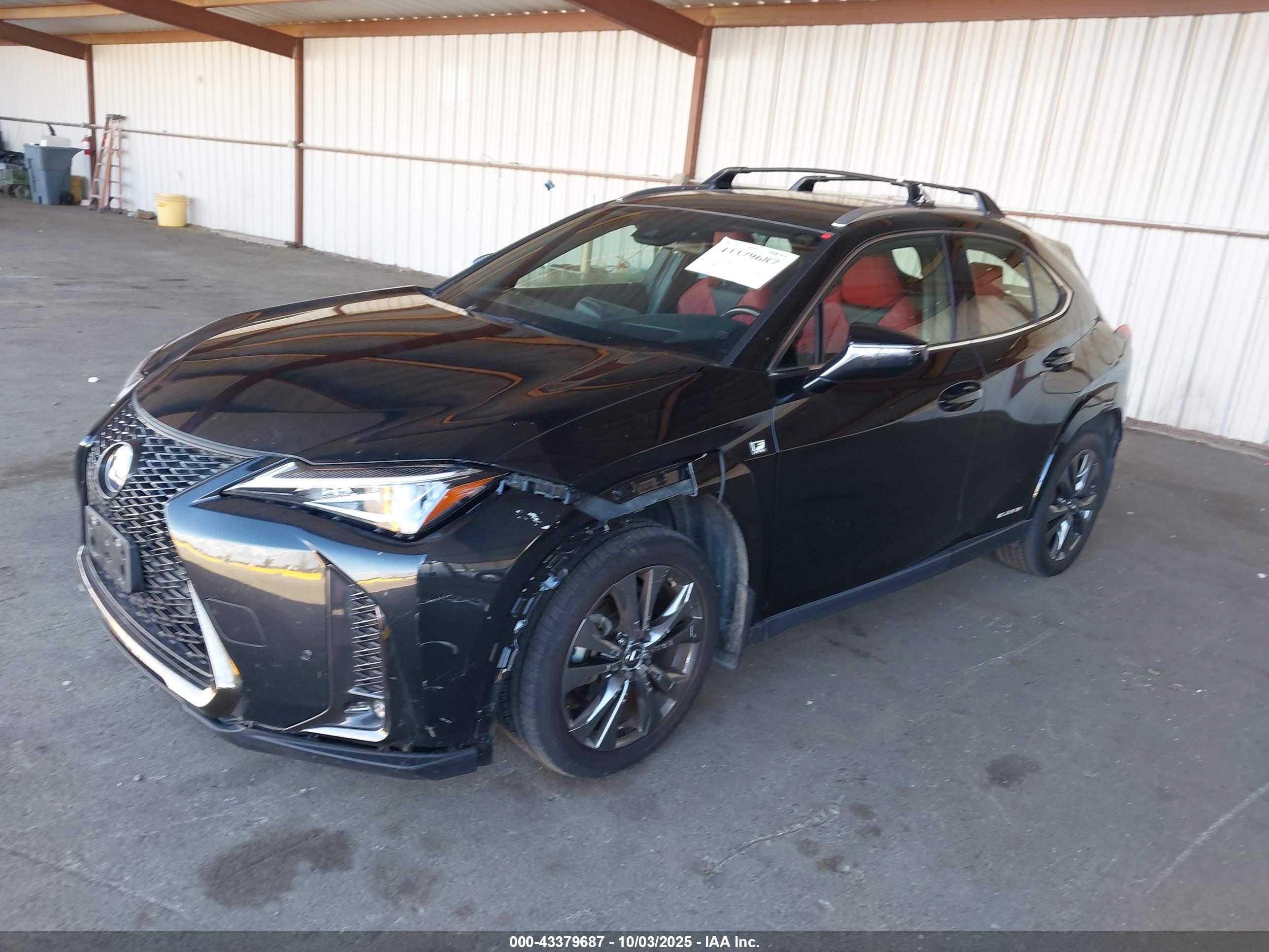 LEXUS UX image 2