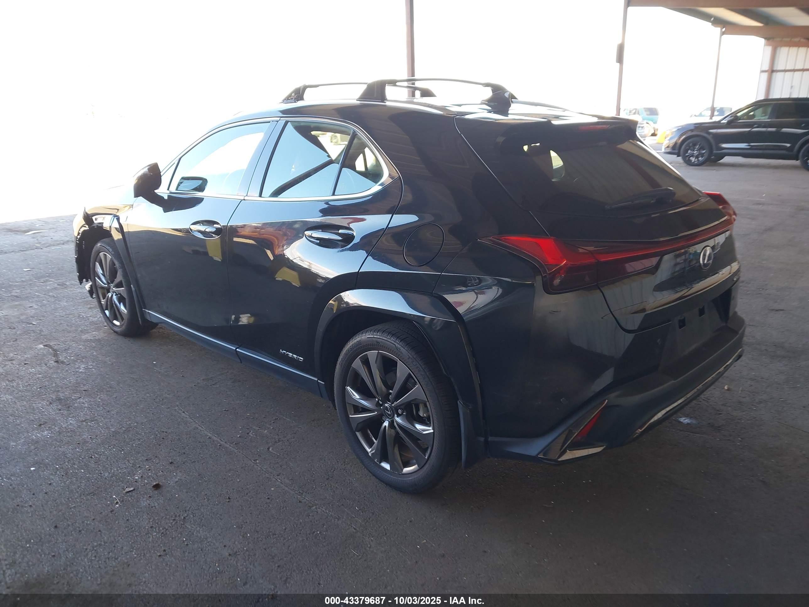 LEXUS UX image 3