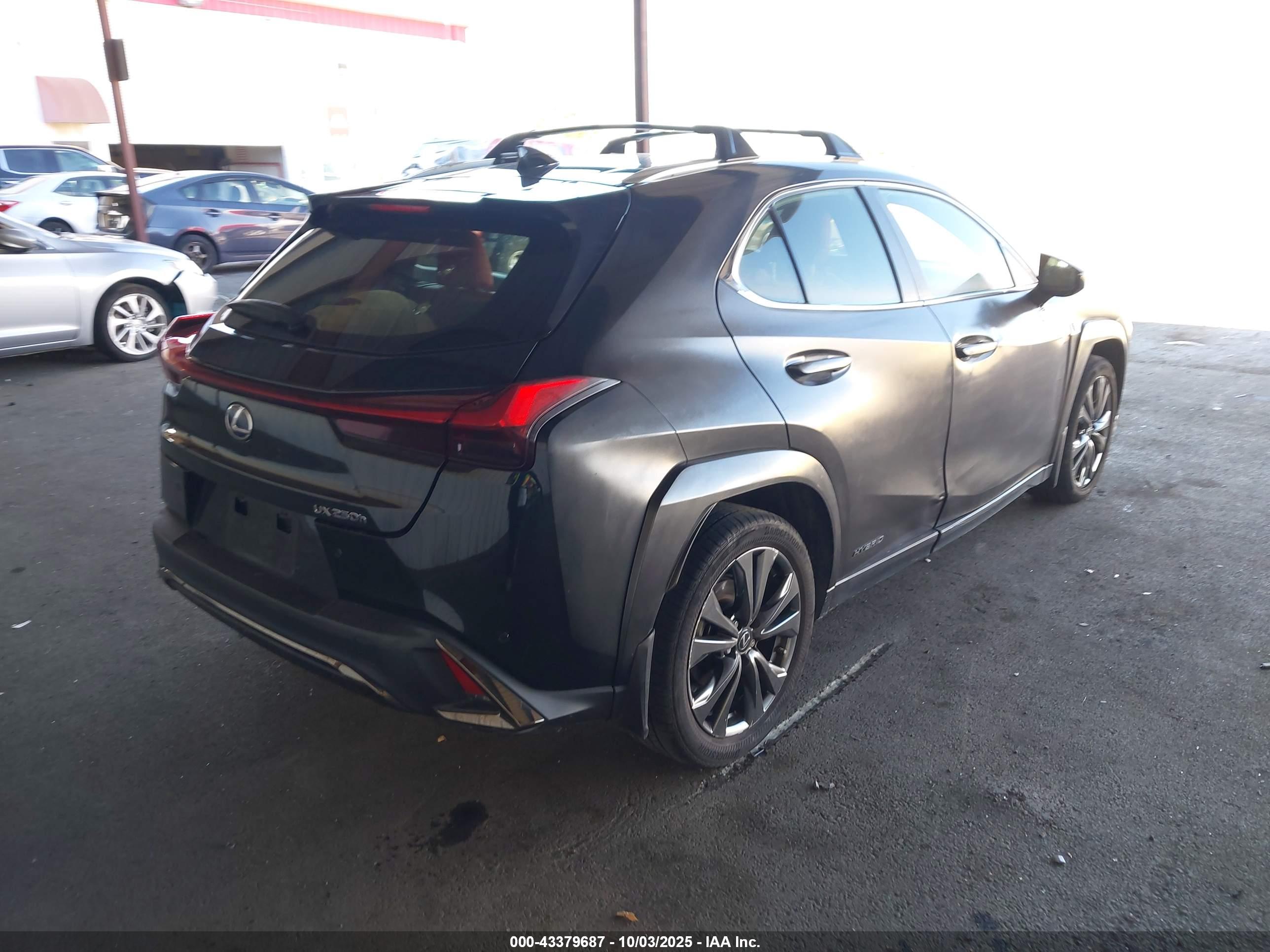 LEXUS UX image 4