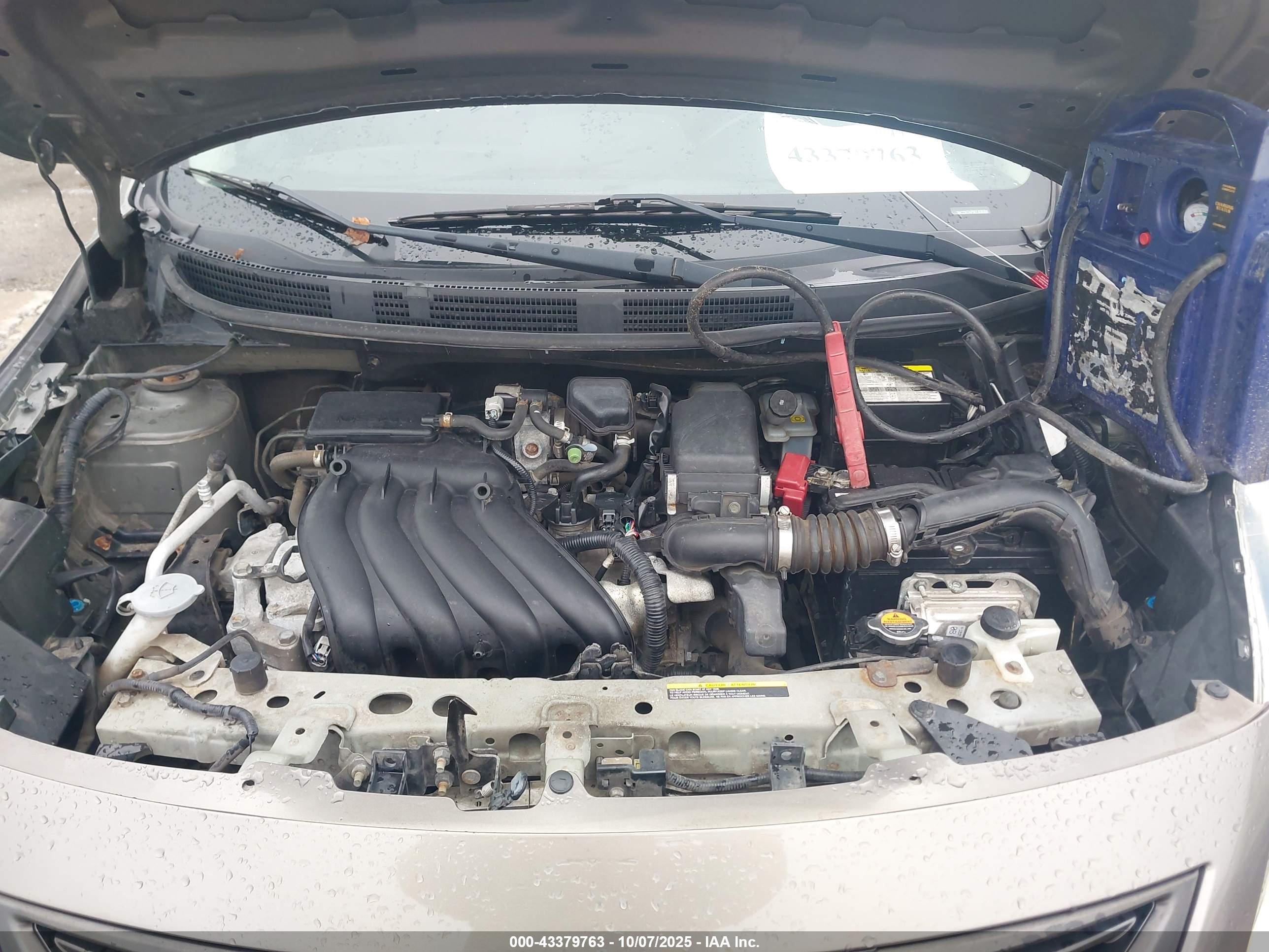 NISSAN VERSA image 10