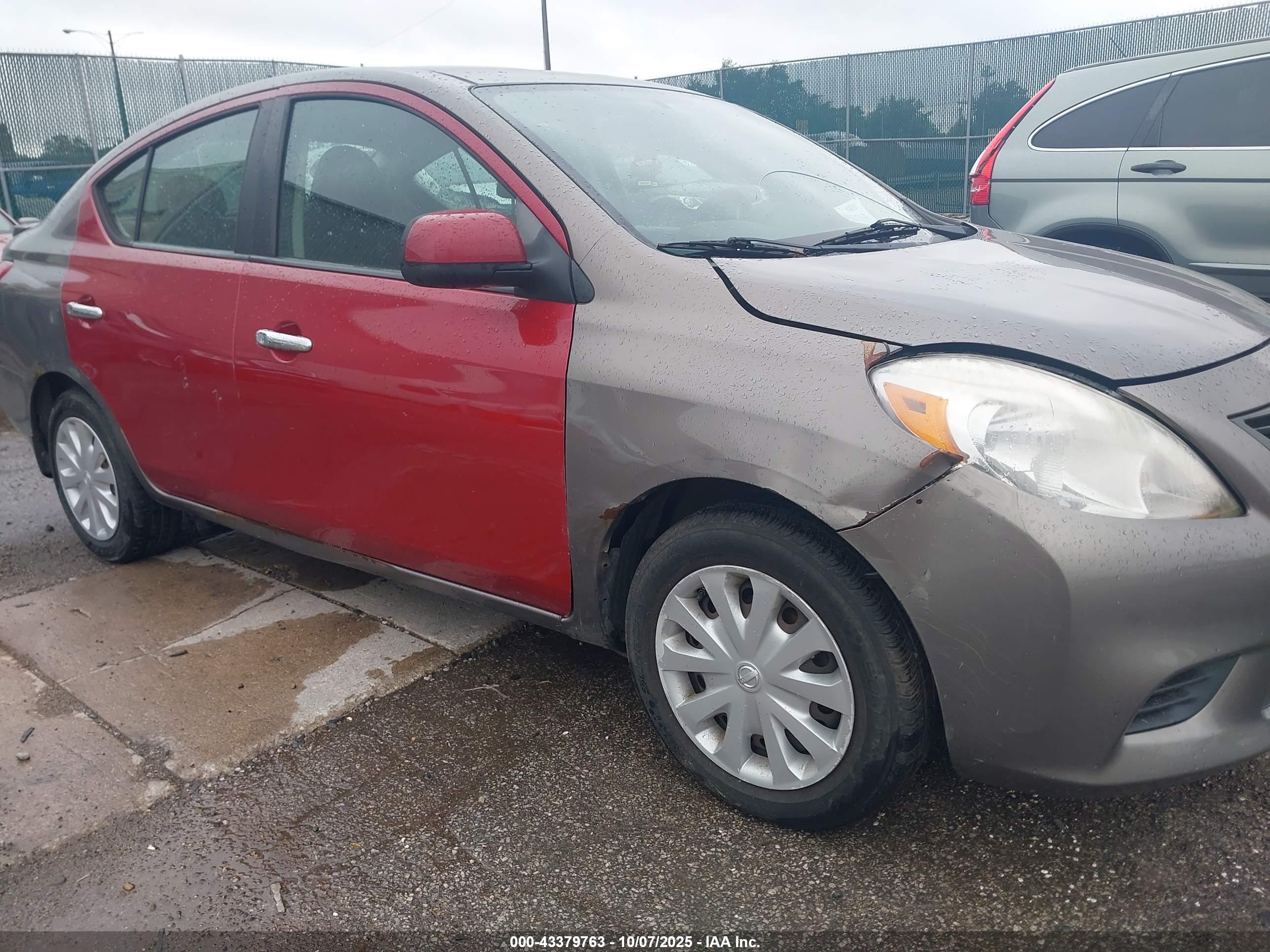NISSAN VERSA image 6