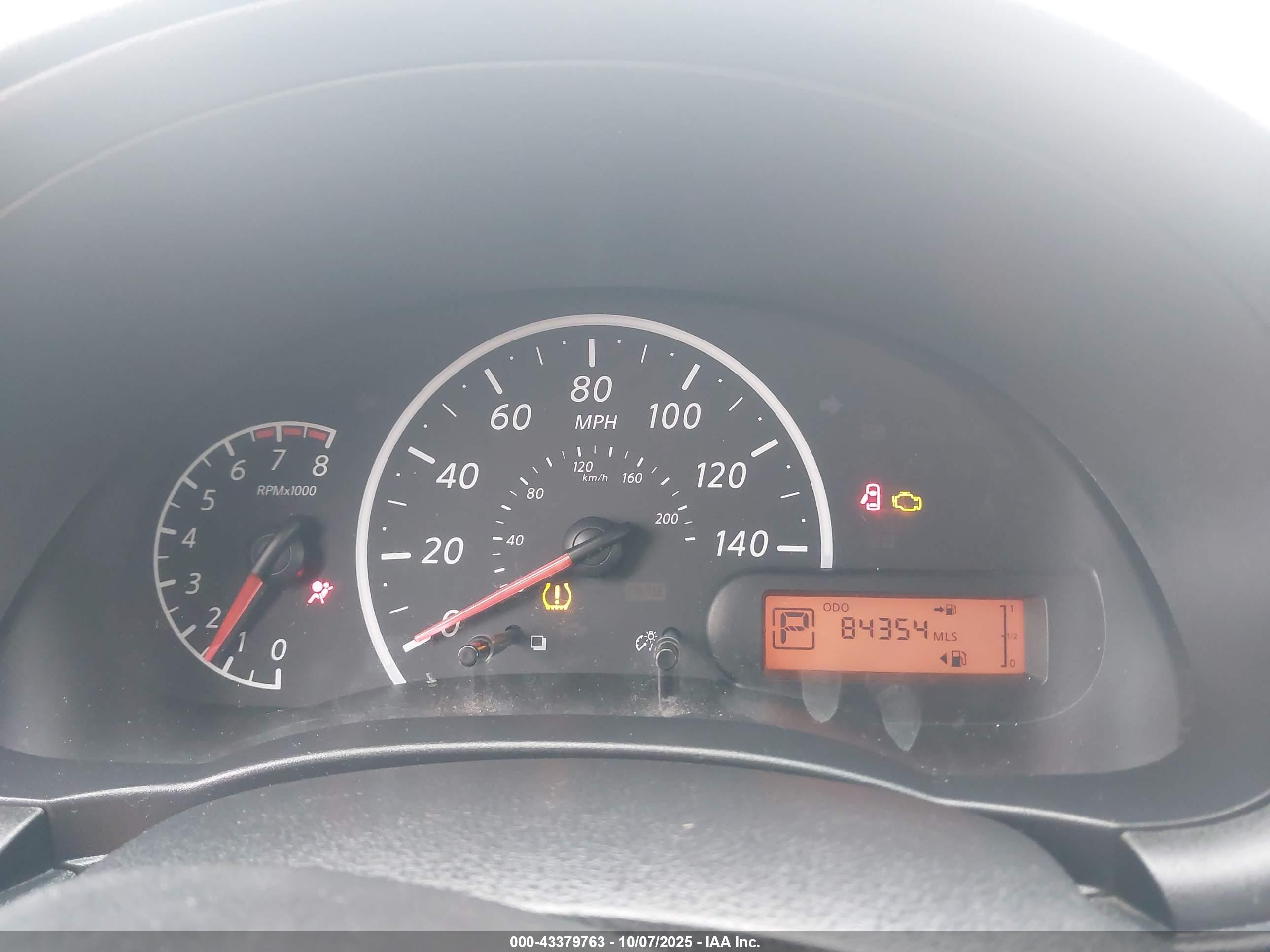 NISSAN VERSA image 7