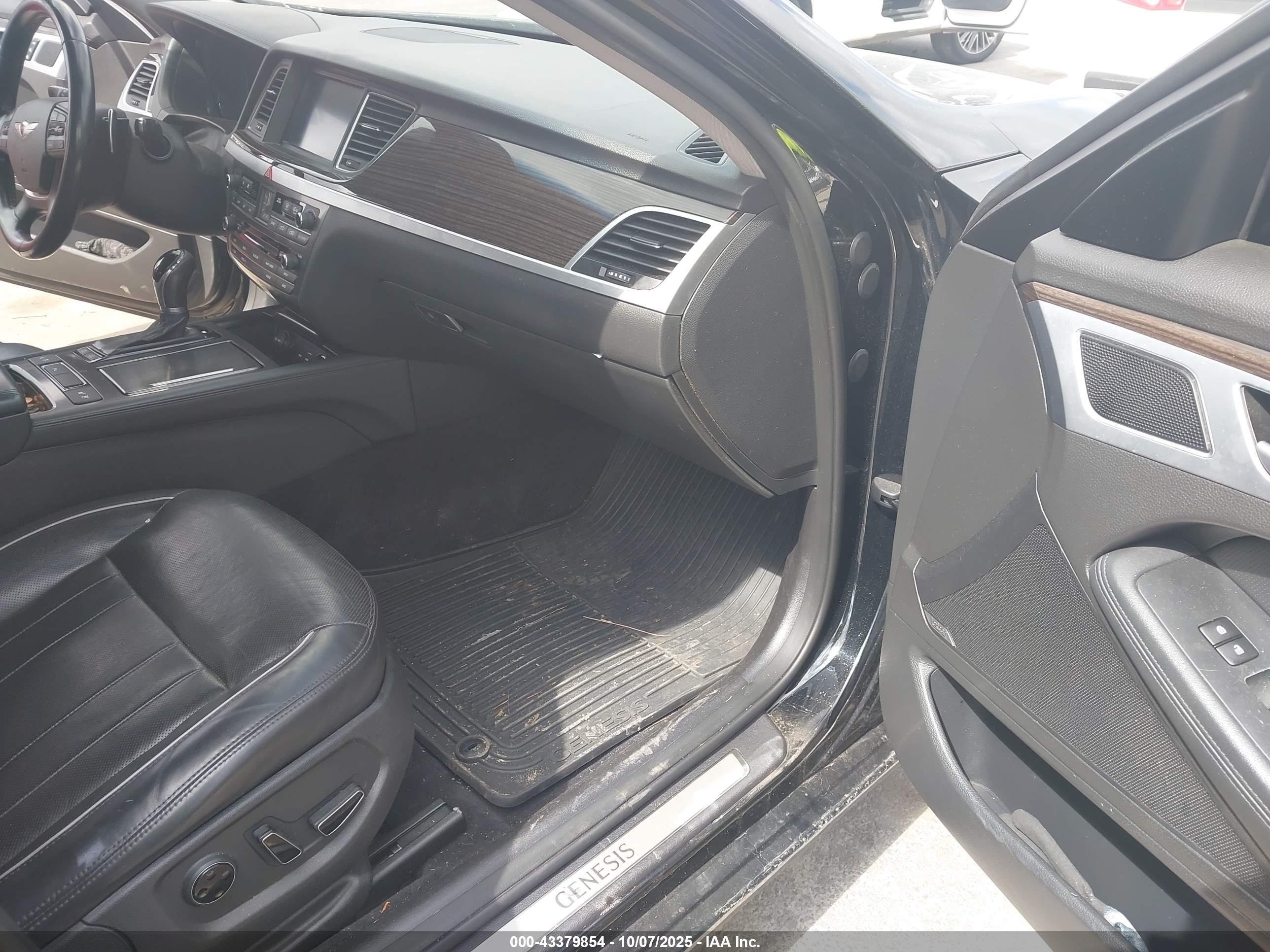 HYUNDAI GENESIS image 5