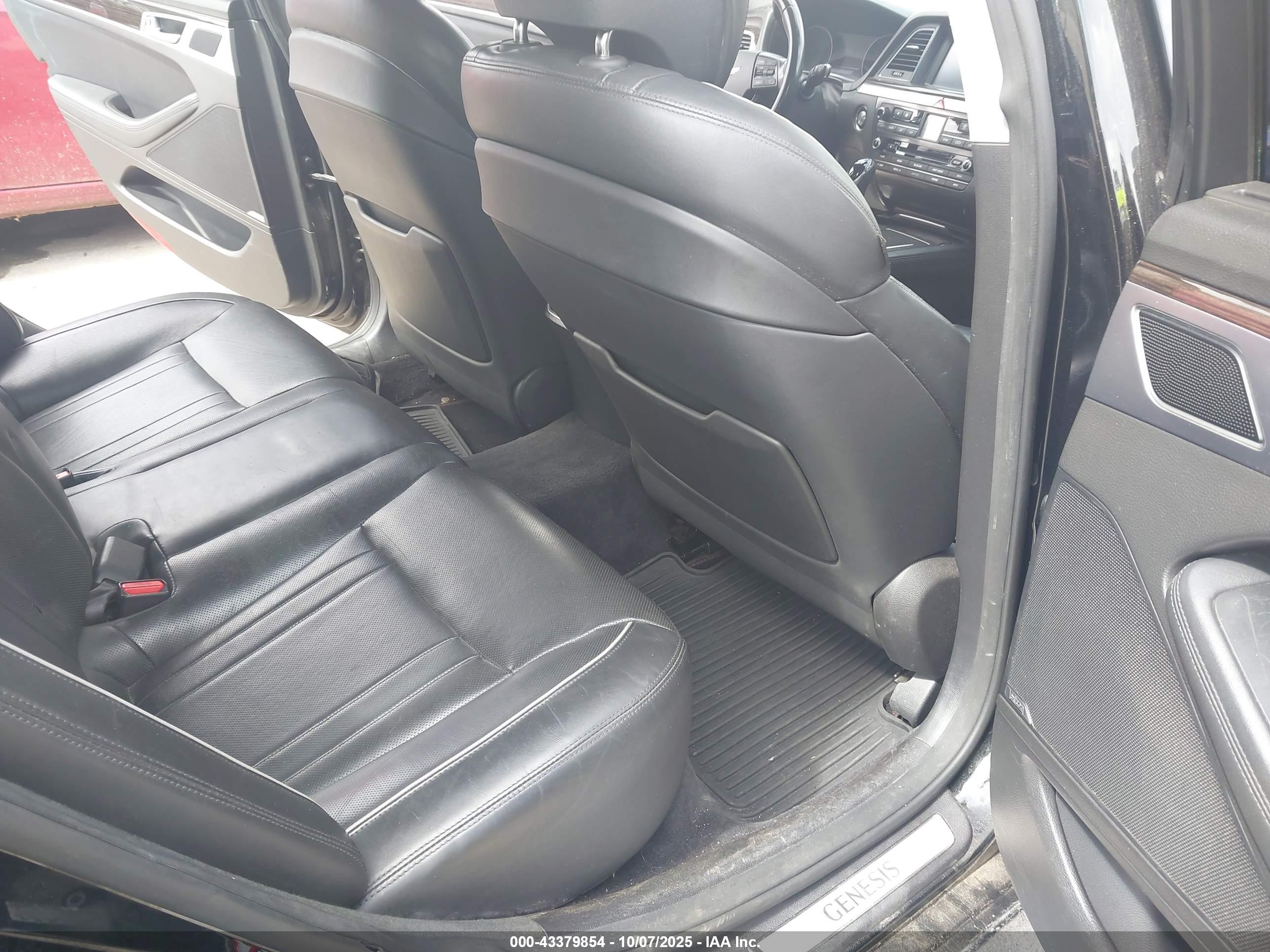 HYUNDAI GENESIS image 8