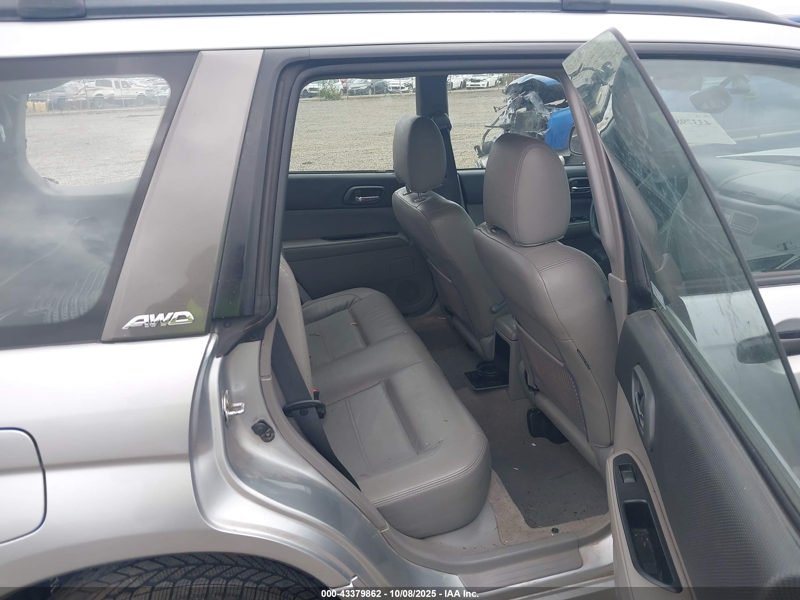 SUBARU FORESTER image 8
