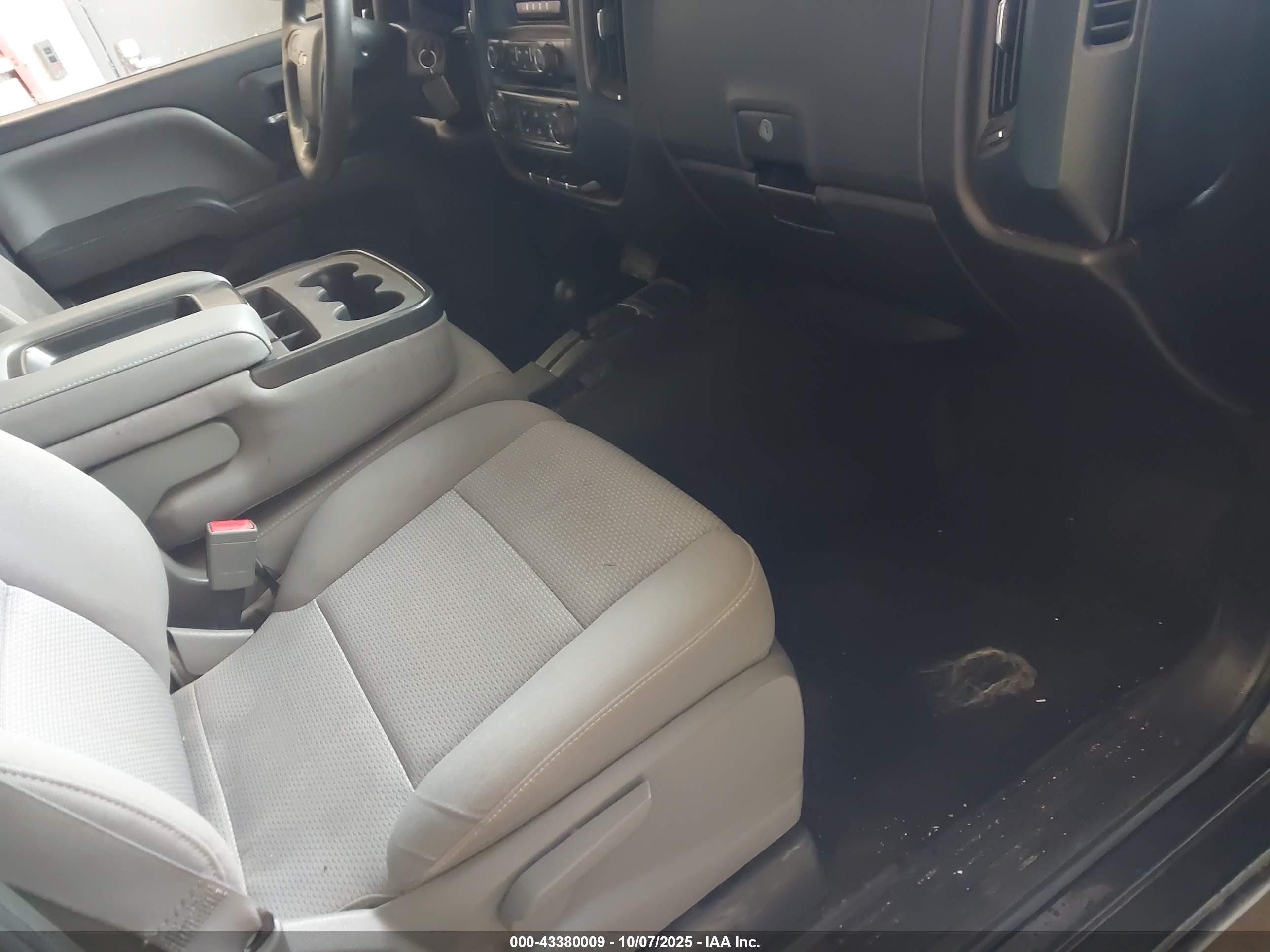CHEVROLET SILVERADO image 5