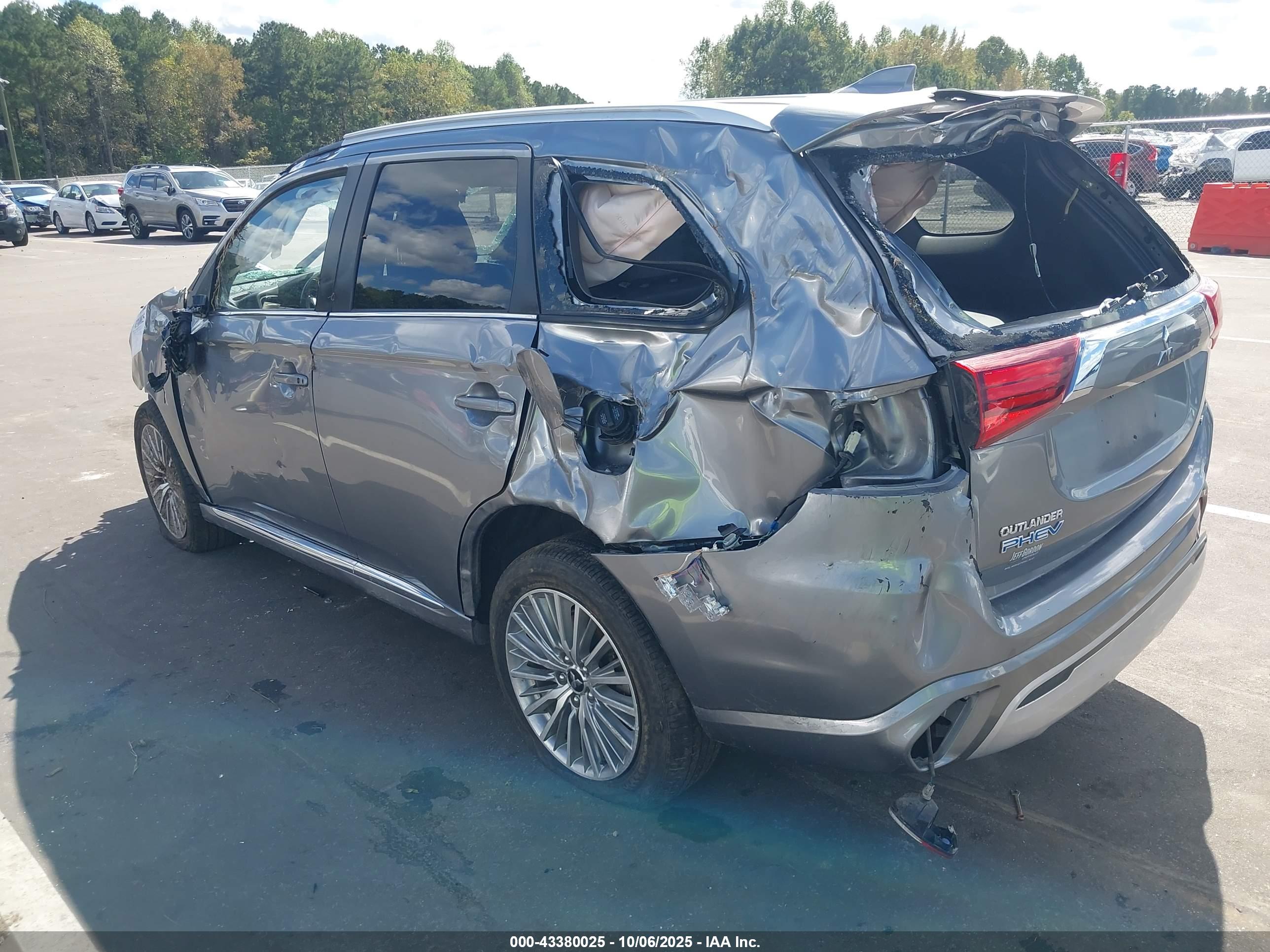 MITSUBISHI OUTLANDER image 3