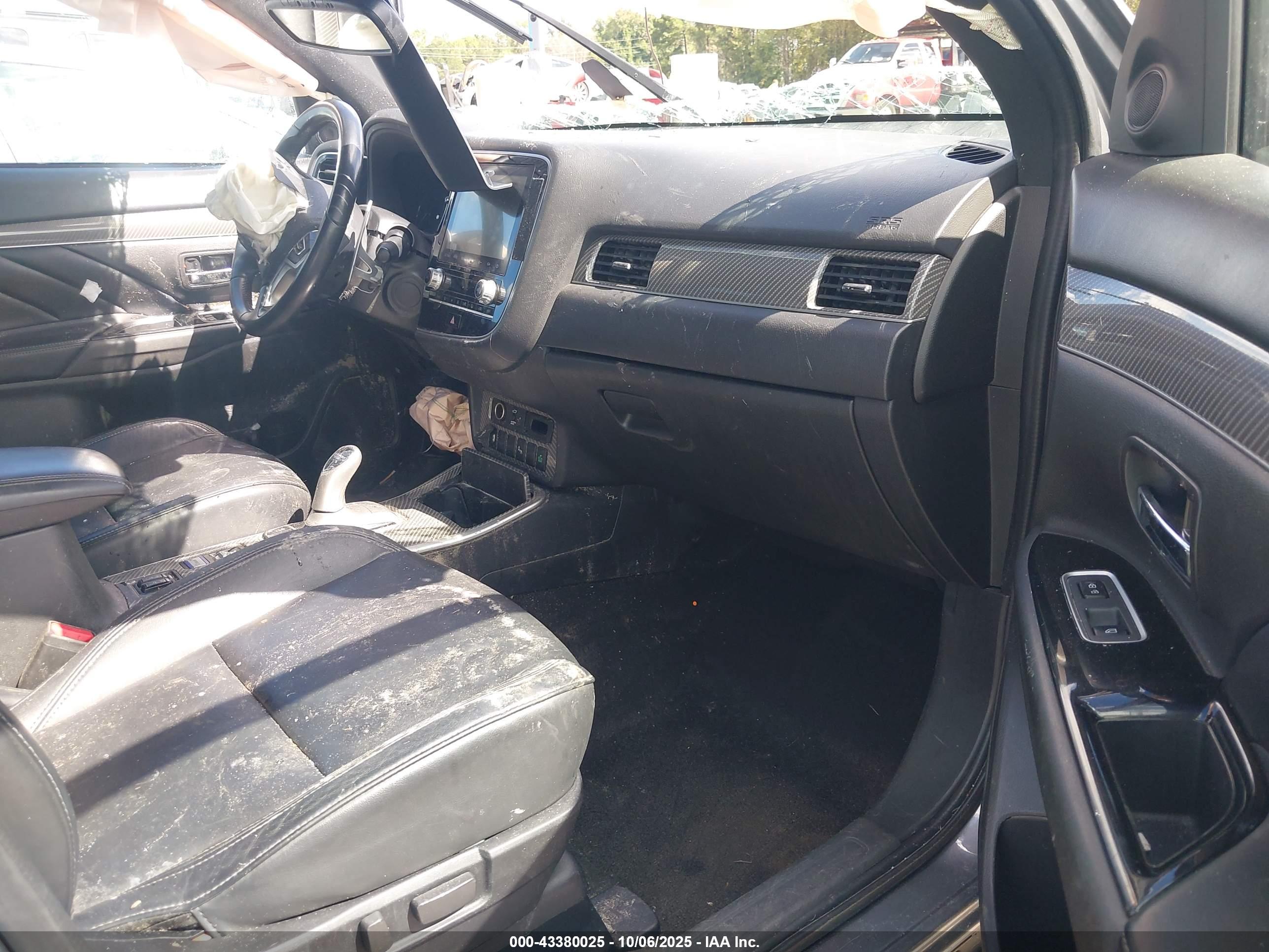 MITSUBISHI OUTLANDER image 5