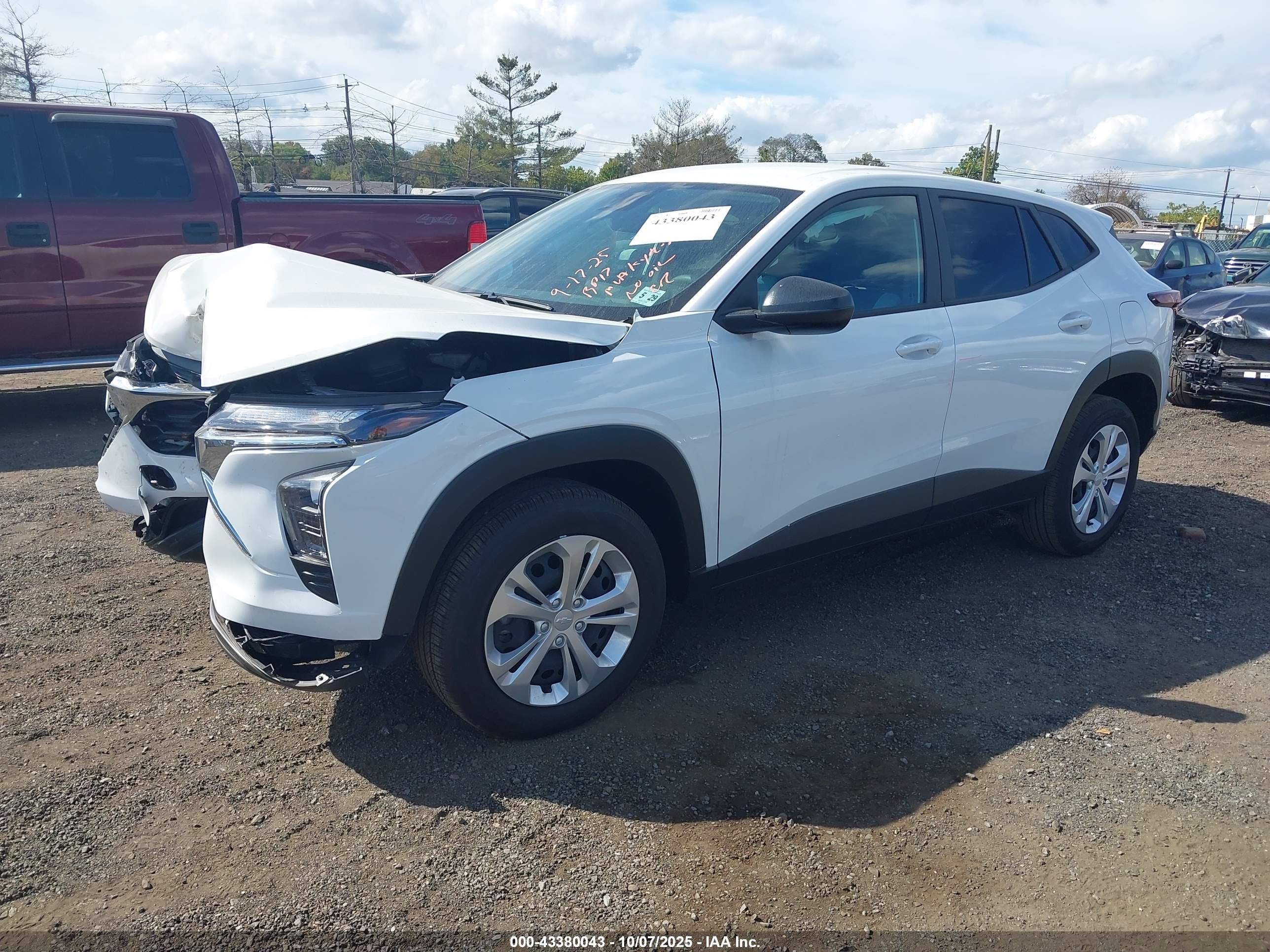CHEVROLET TRAX image 2