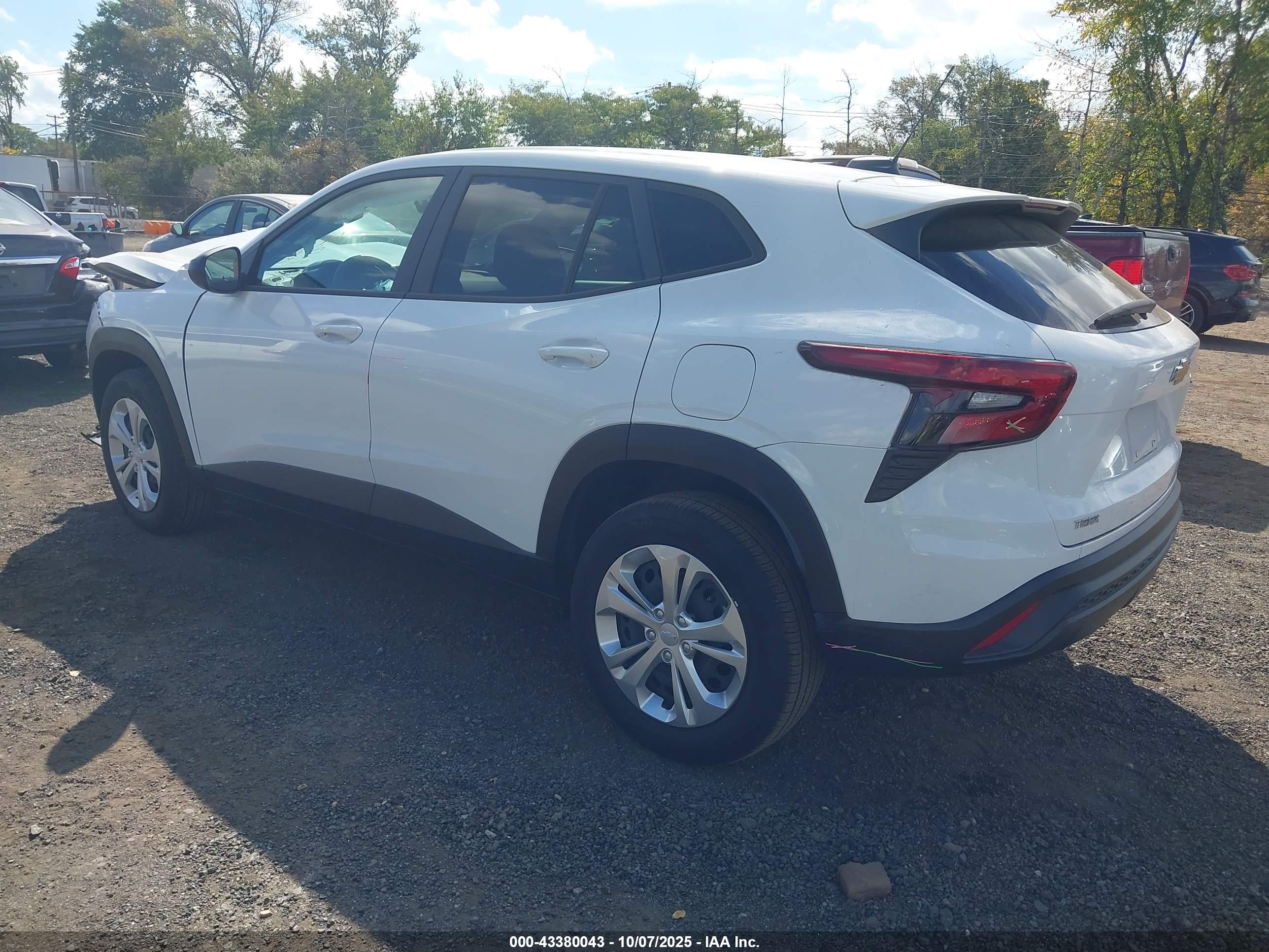 CHEVROLET TRAX image 3