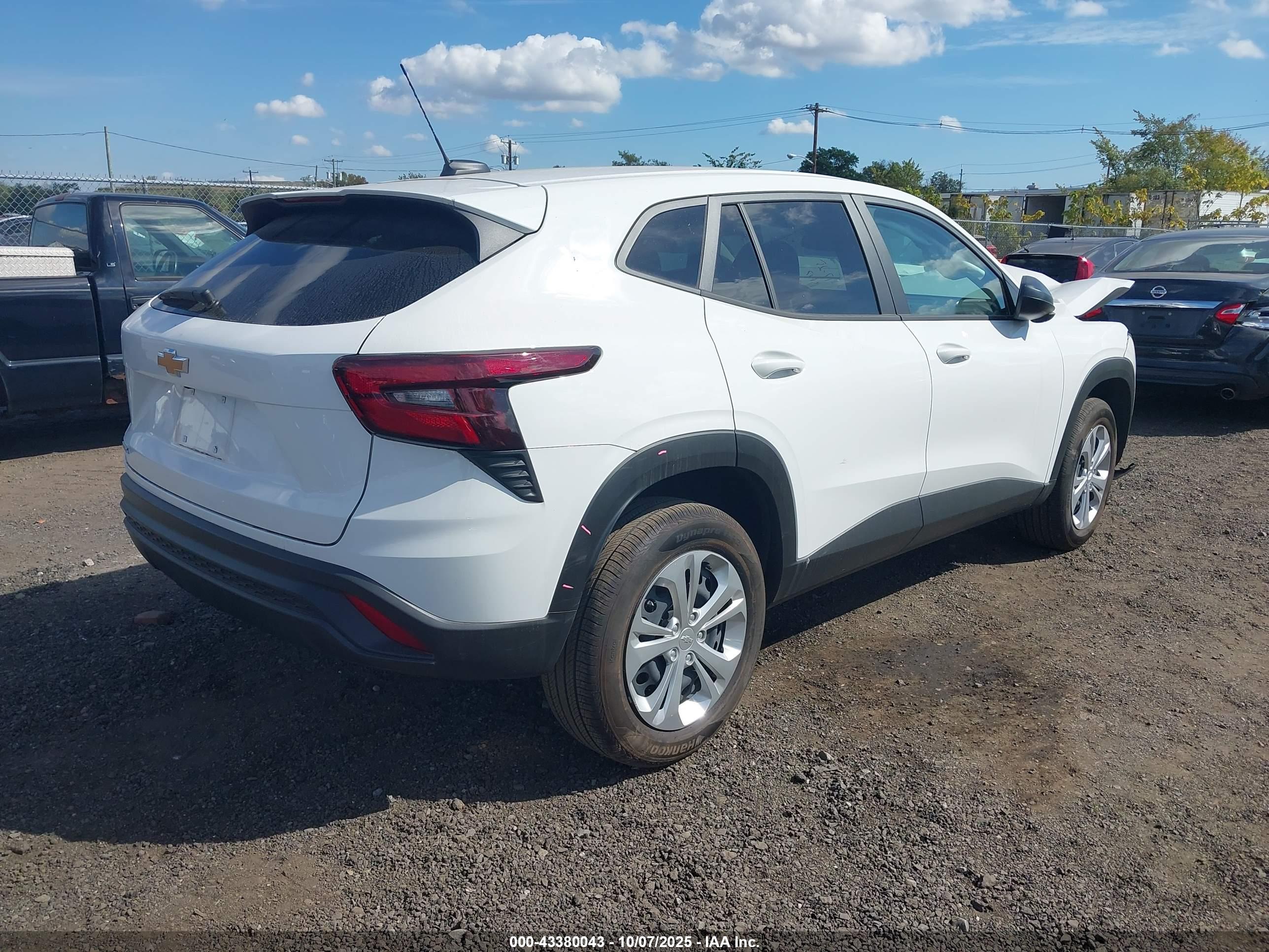 CHEVROLET TRAX image 4