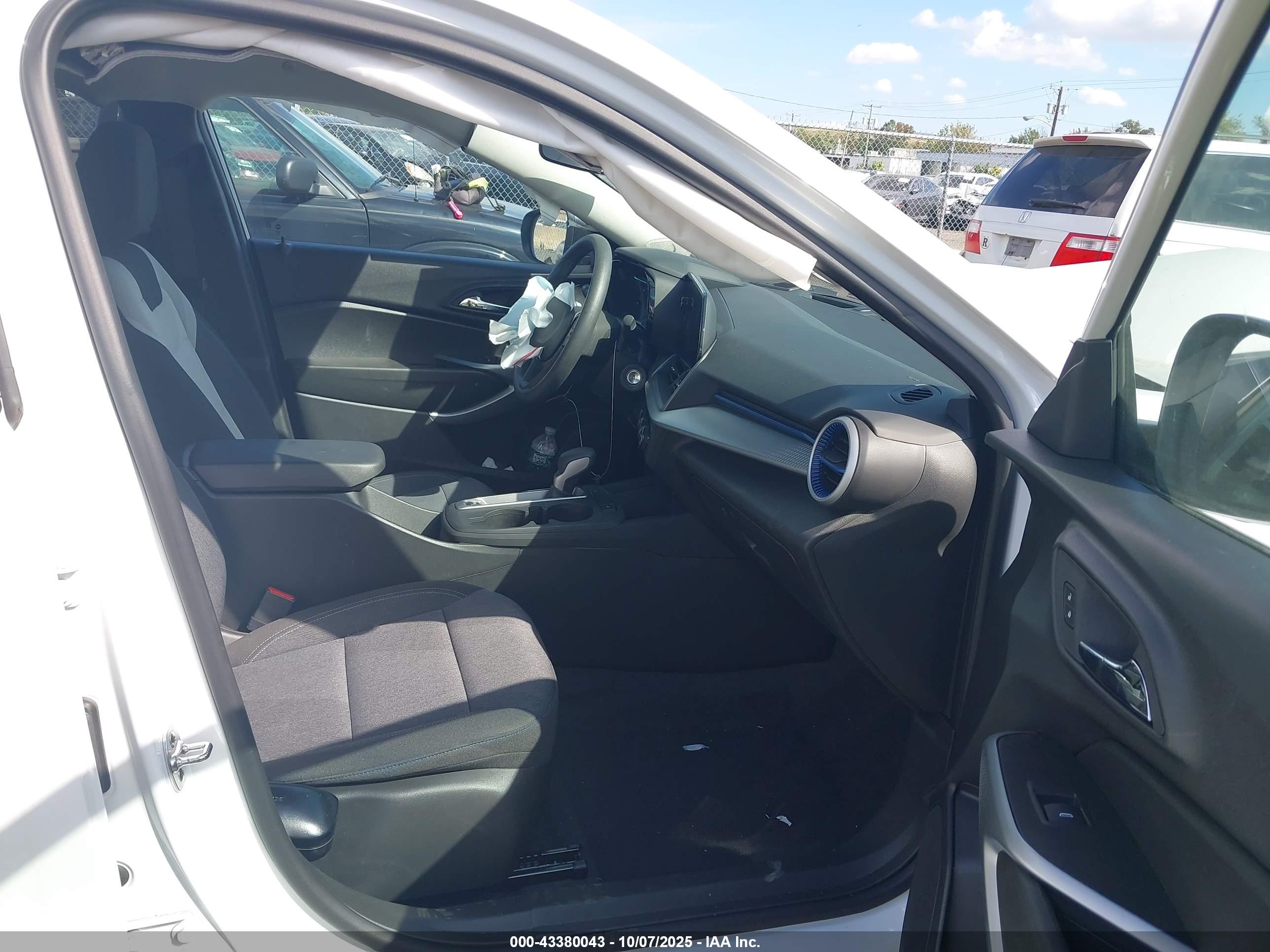 CHEVROLET TRAX image 5