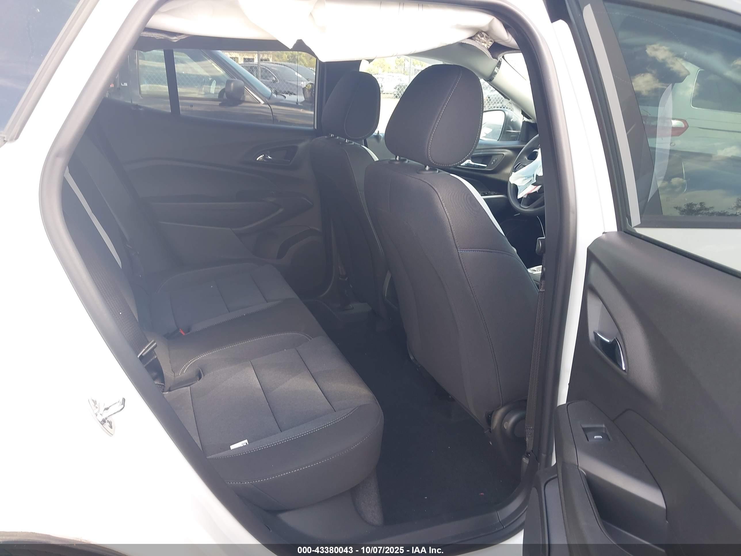 CHEVROLET TRAX image 8