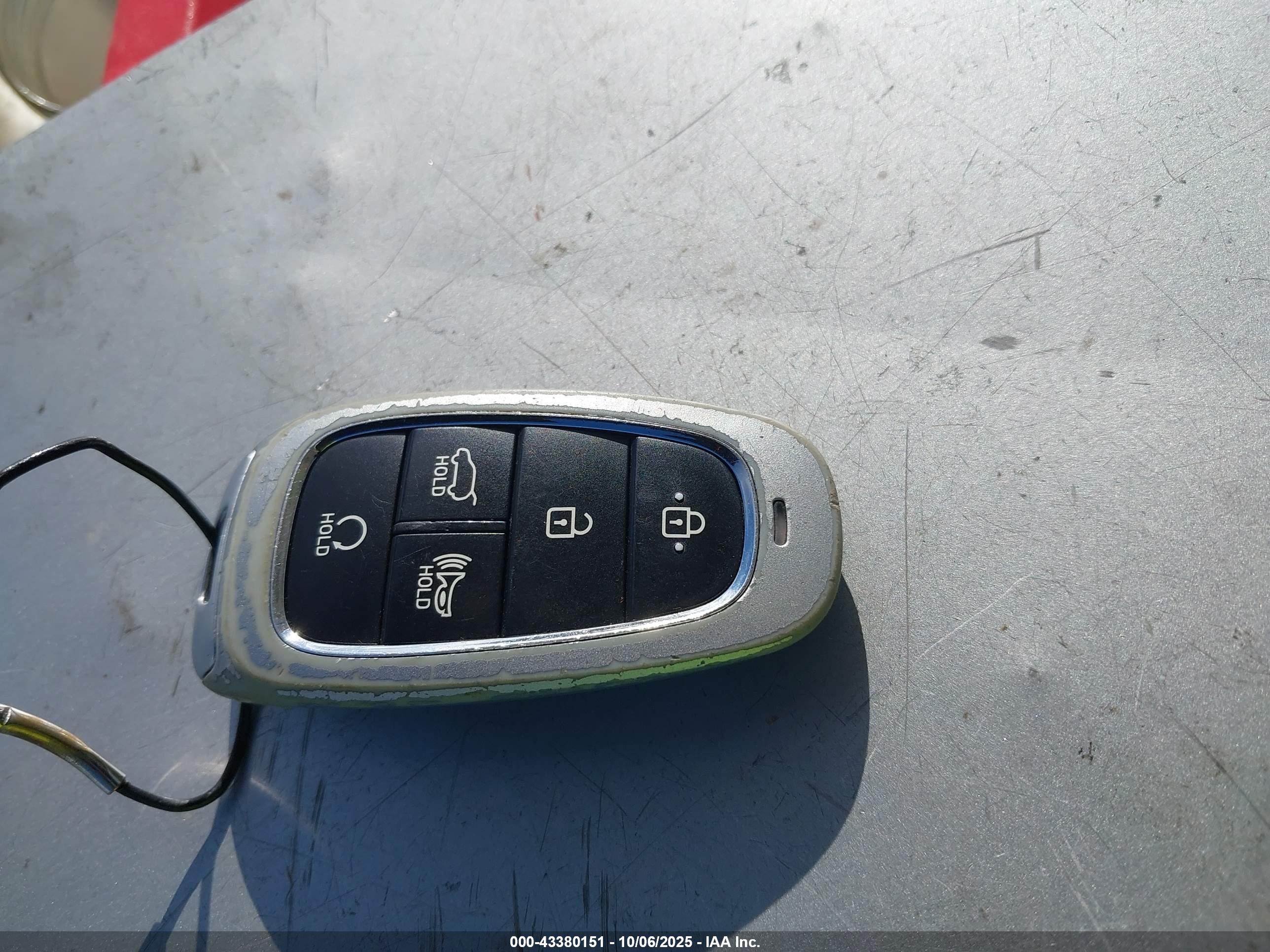 HYUNDAI SANTA image 11