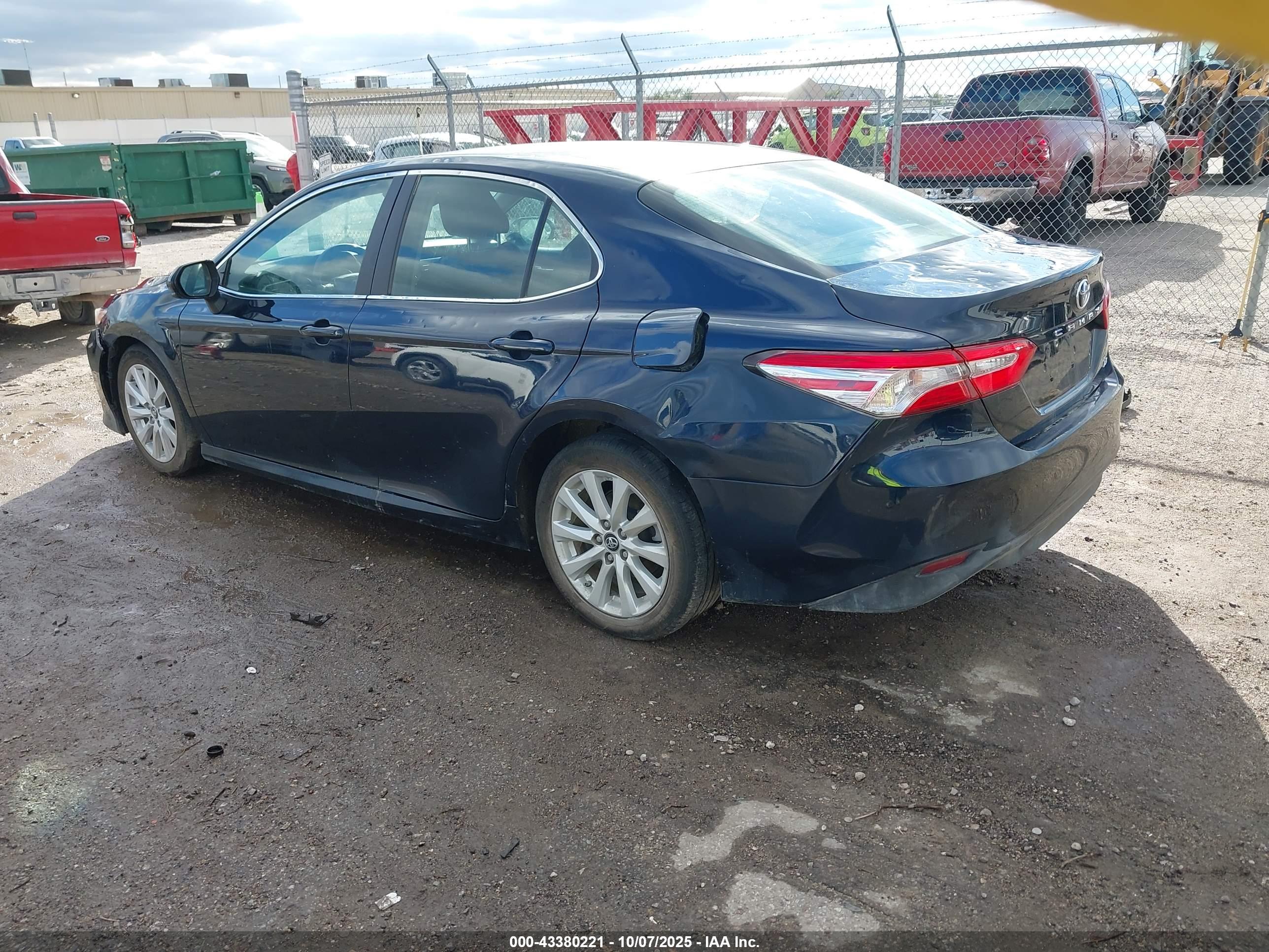 TOYOTA CAMRY image 3