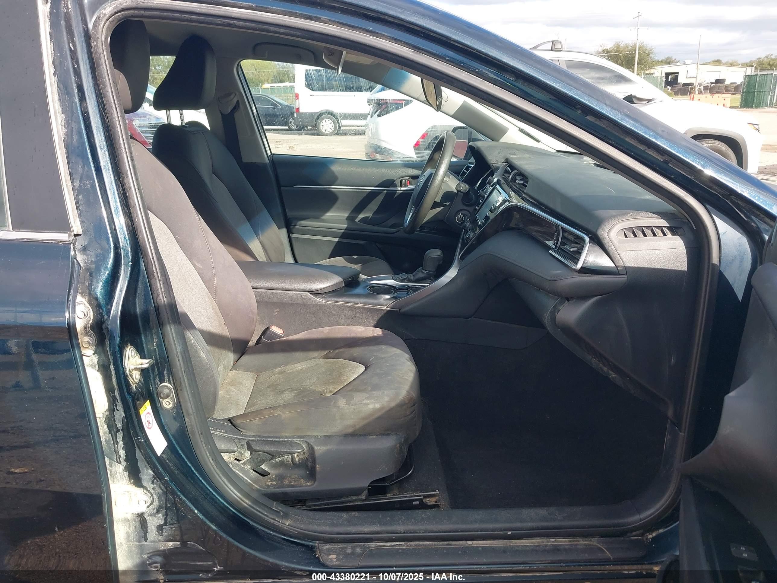 TOYOTA CAMRY image 5