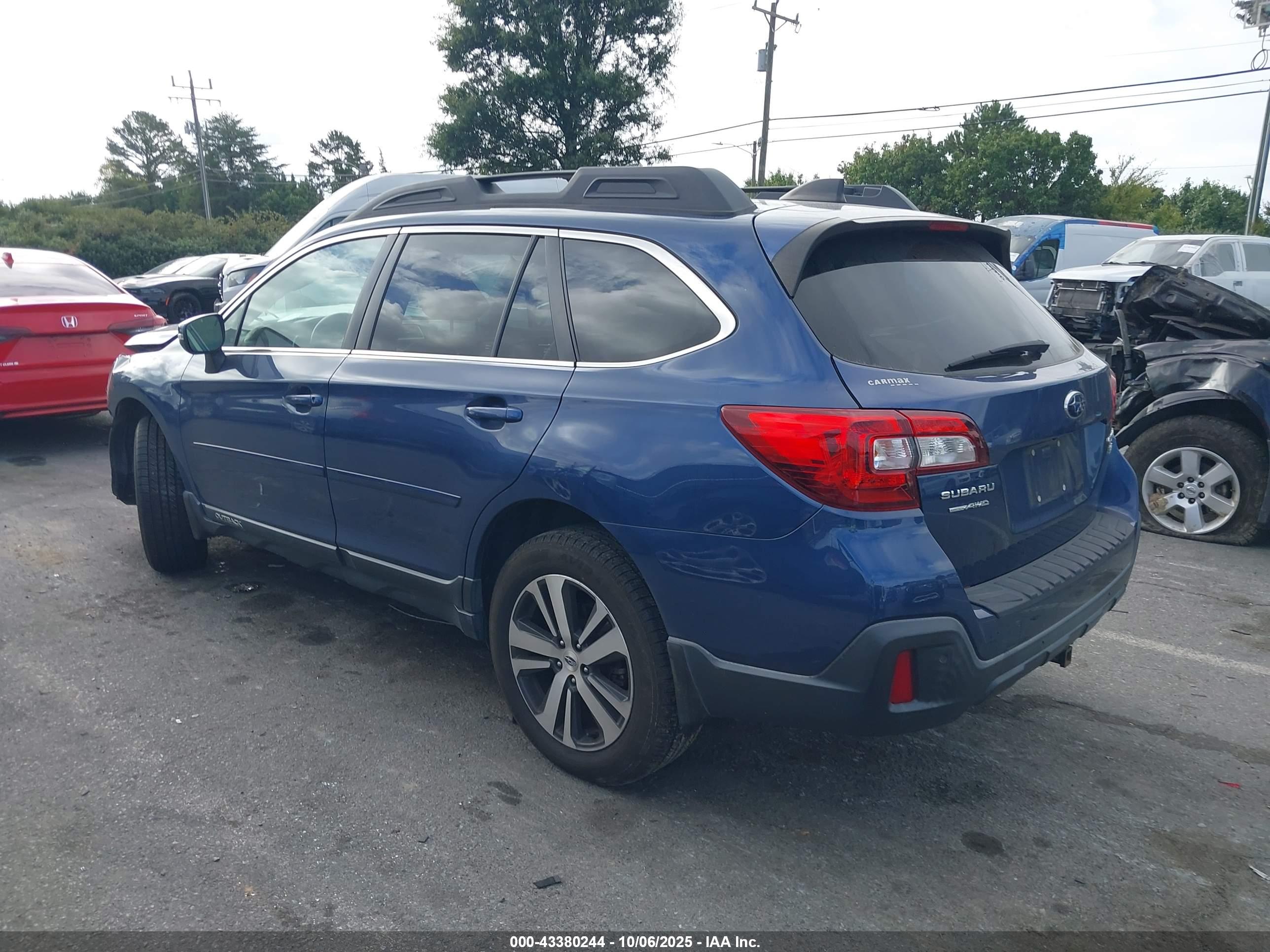 SUBARU OUTBACK image 3