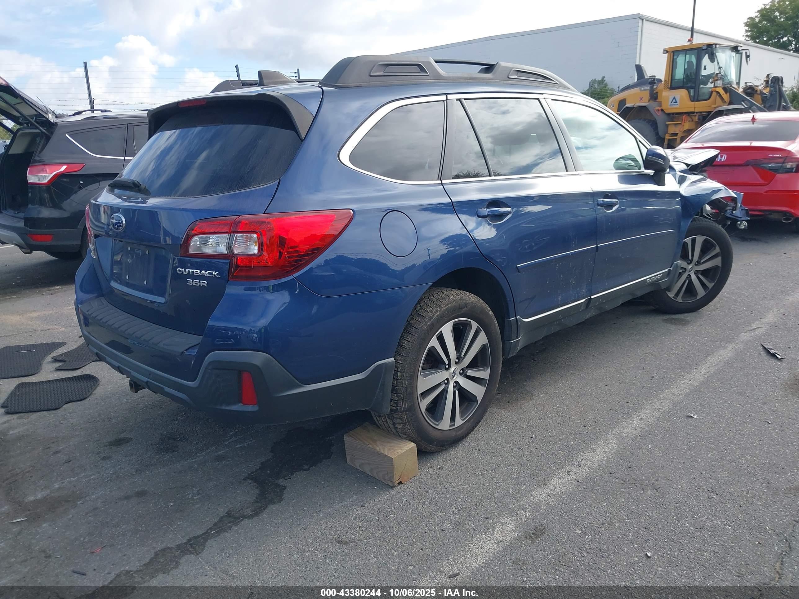 SUBARU OUTBACK image 4