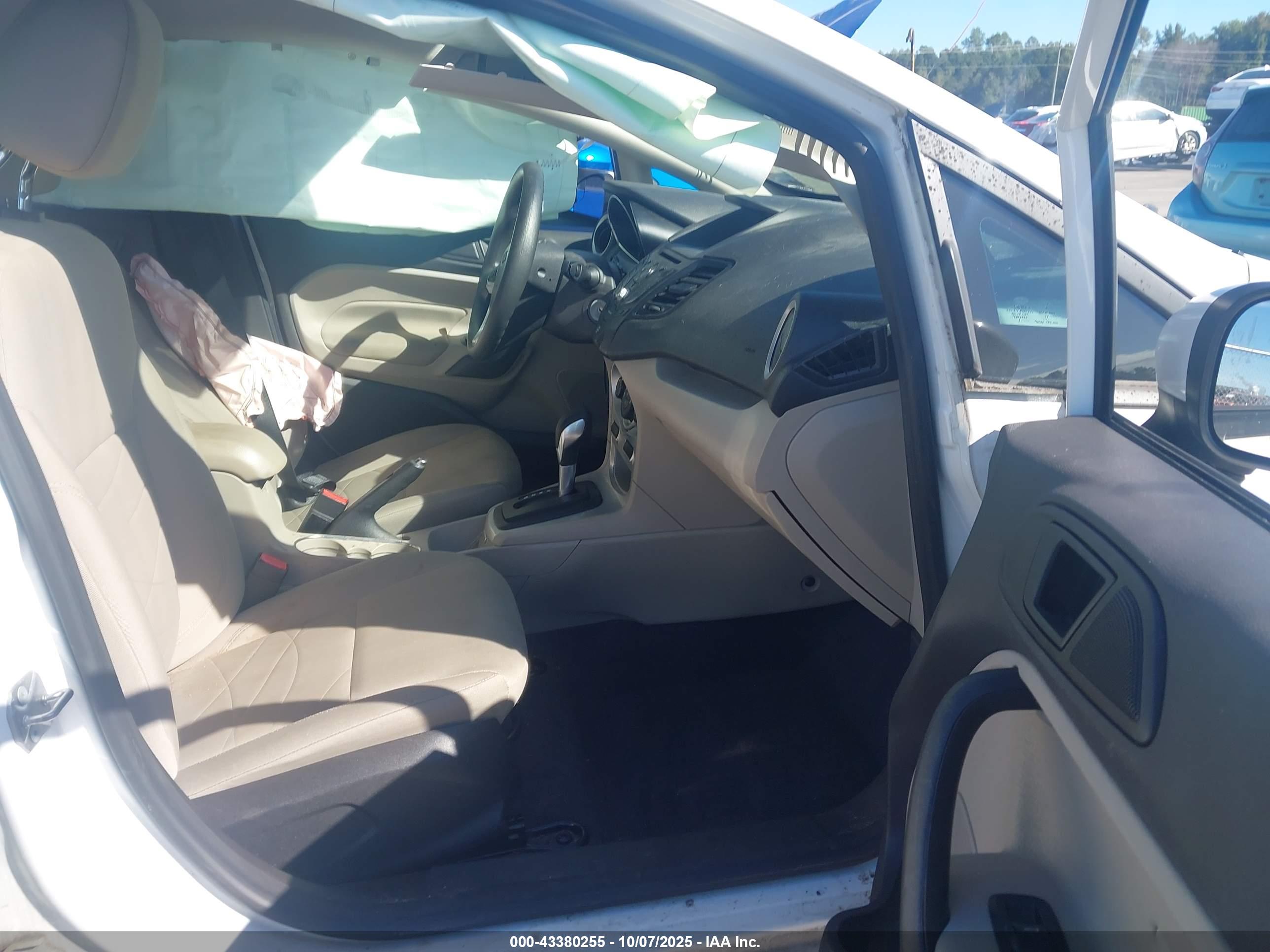 FORD FIESTA image 5