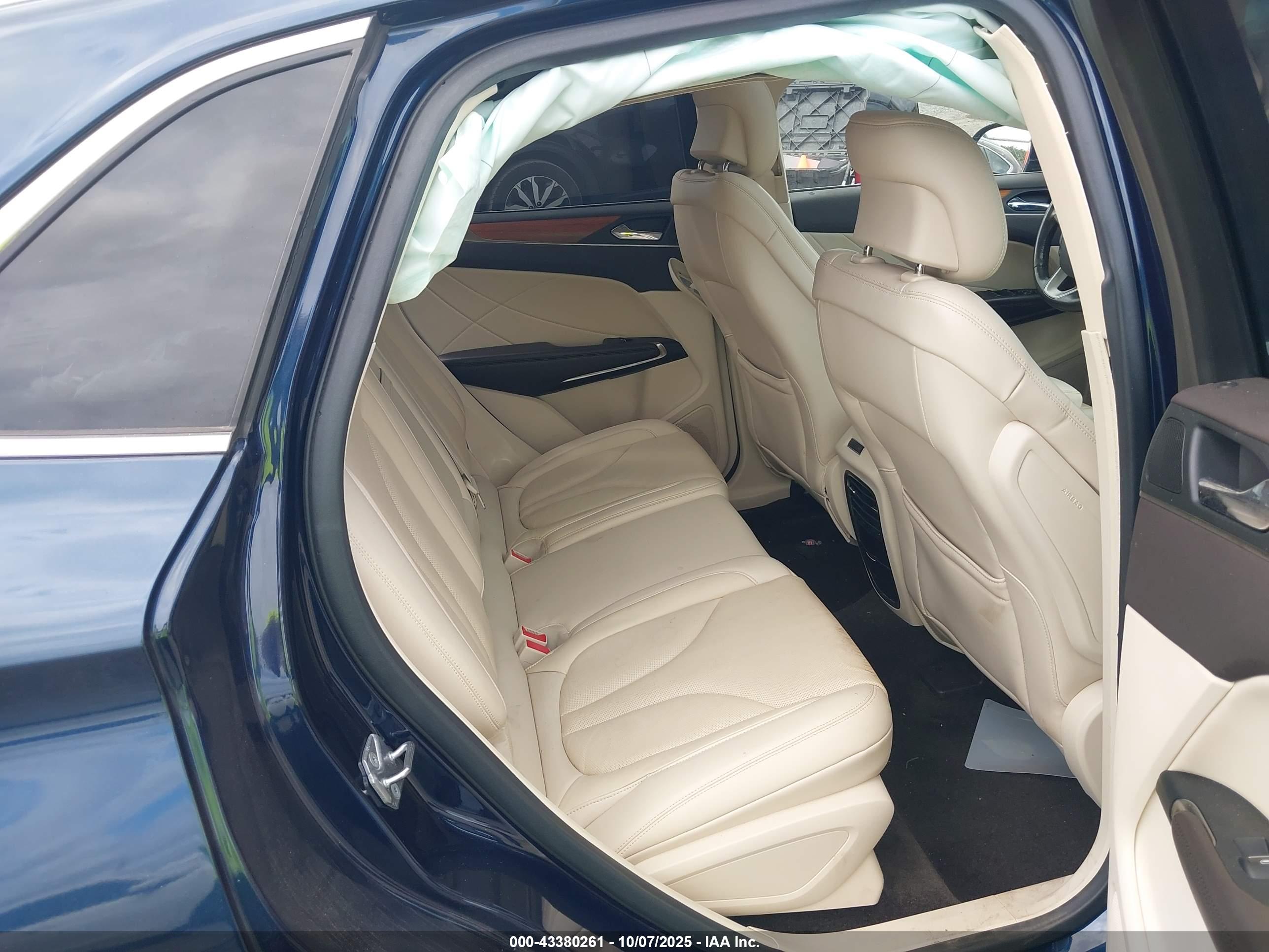 LINCOLN MKC image 8