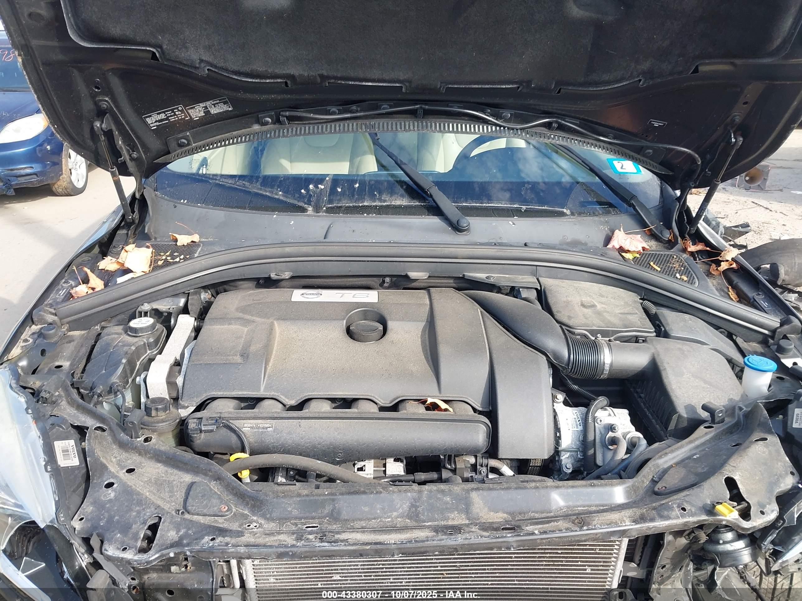 VOLVO XC60 image 10