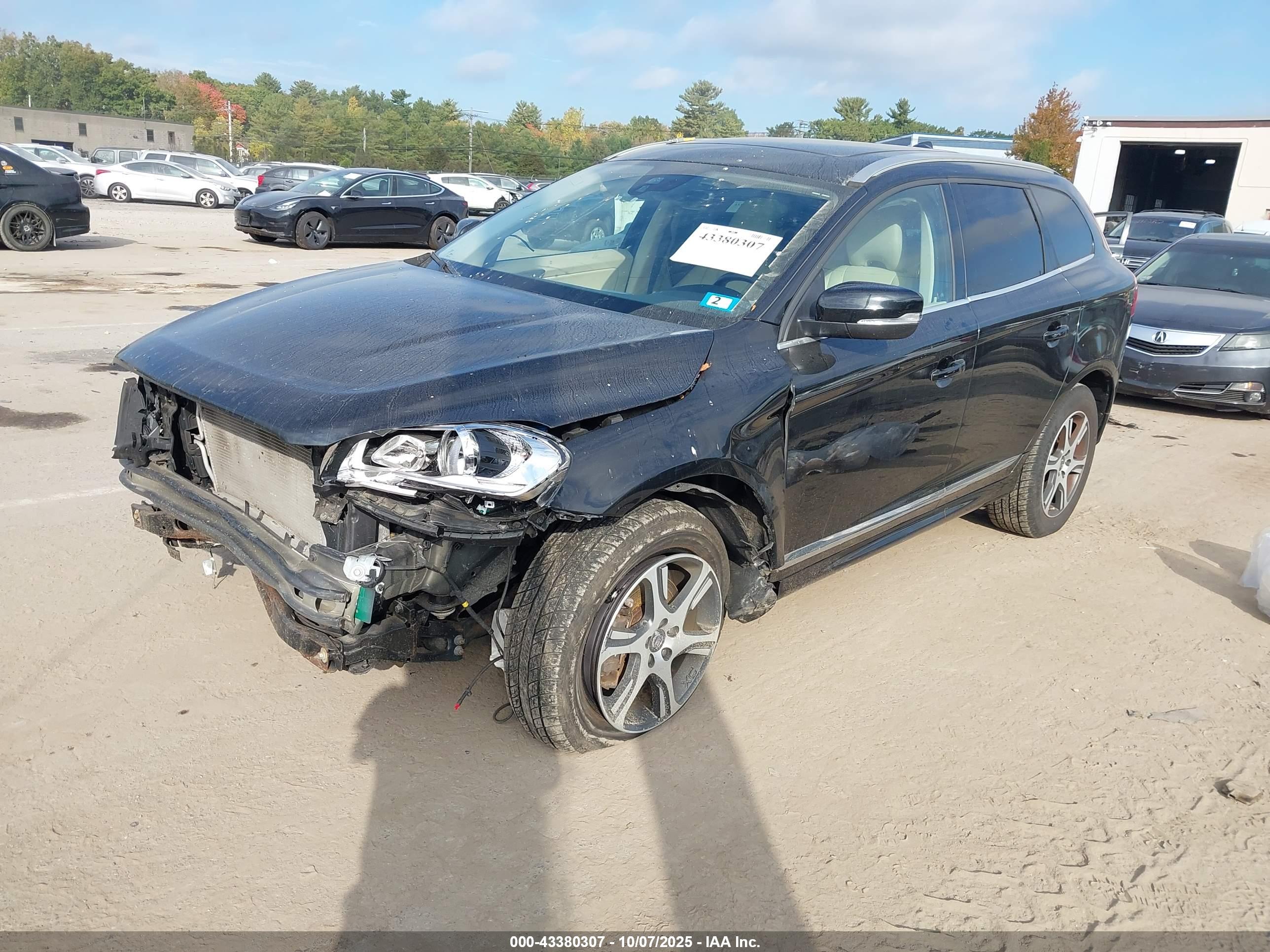 VOLVO XC60 image 2