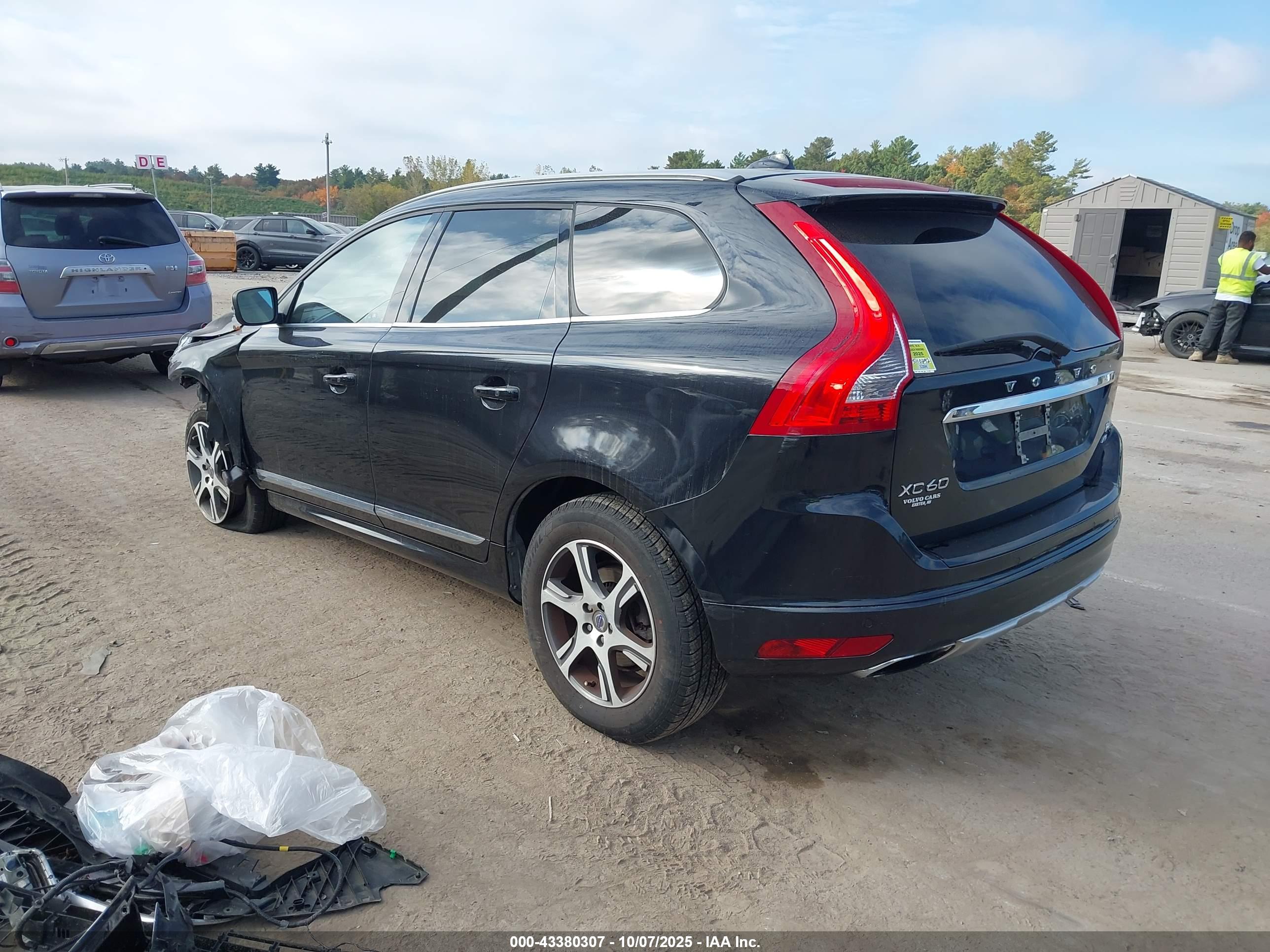 VOLVO XC60 image 3