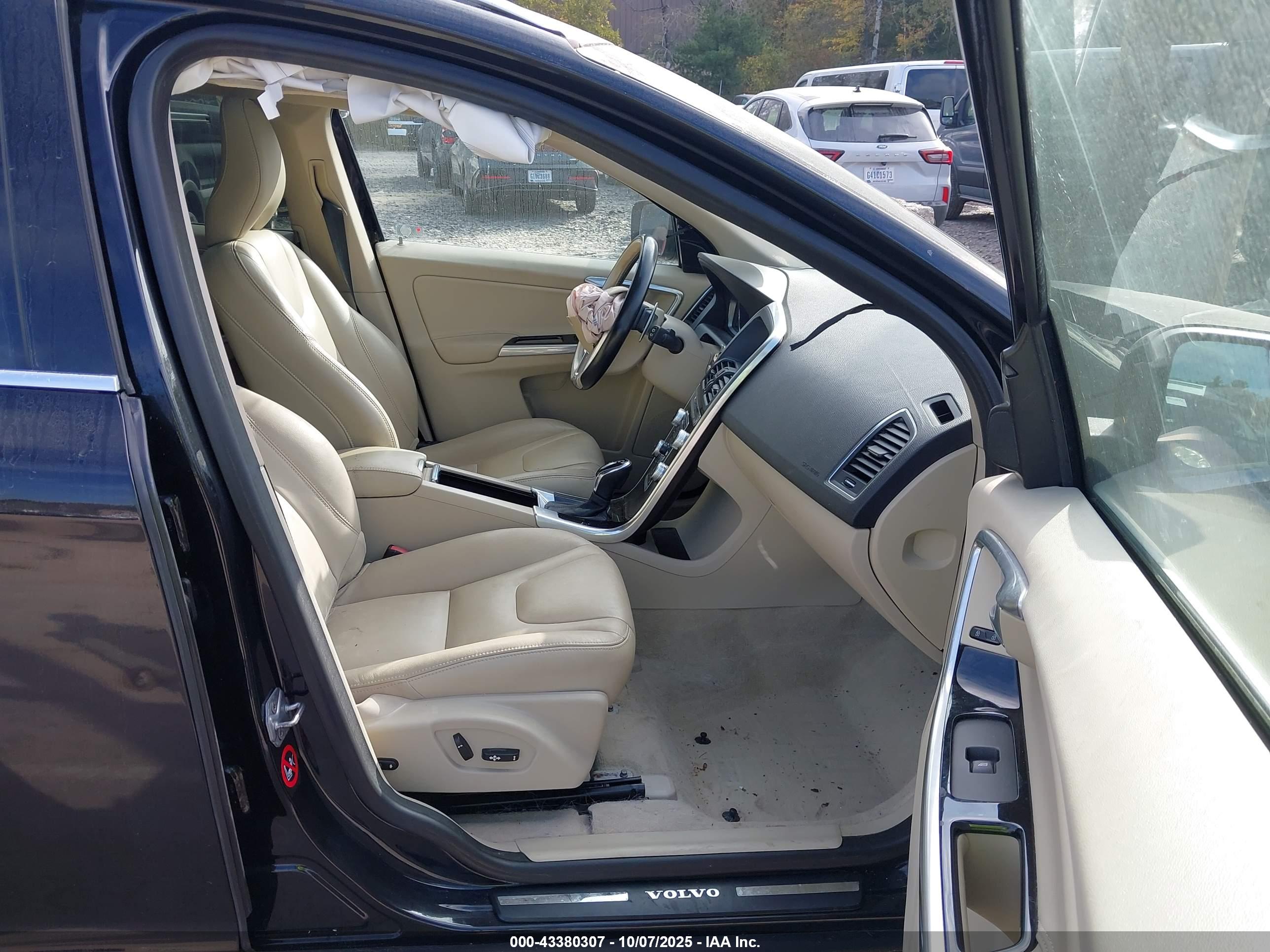 VOLVO XC60 image 5