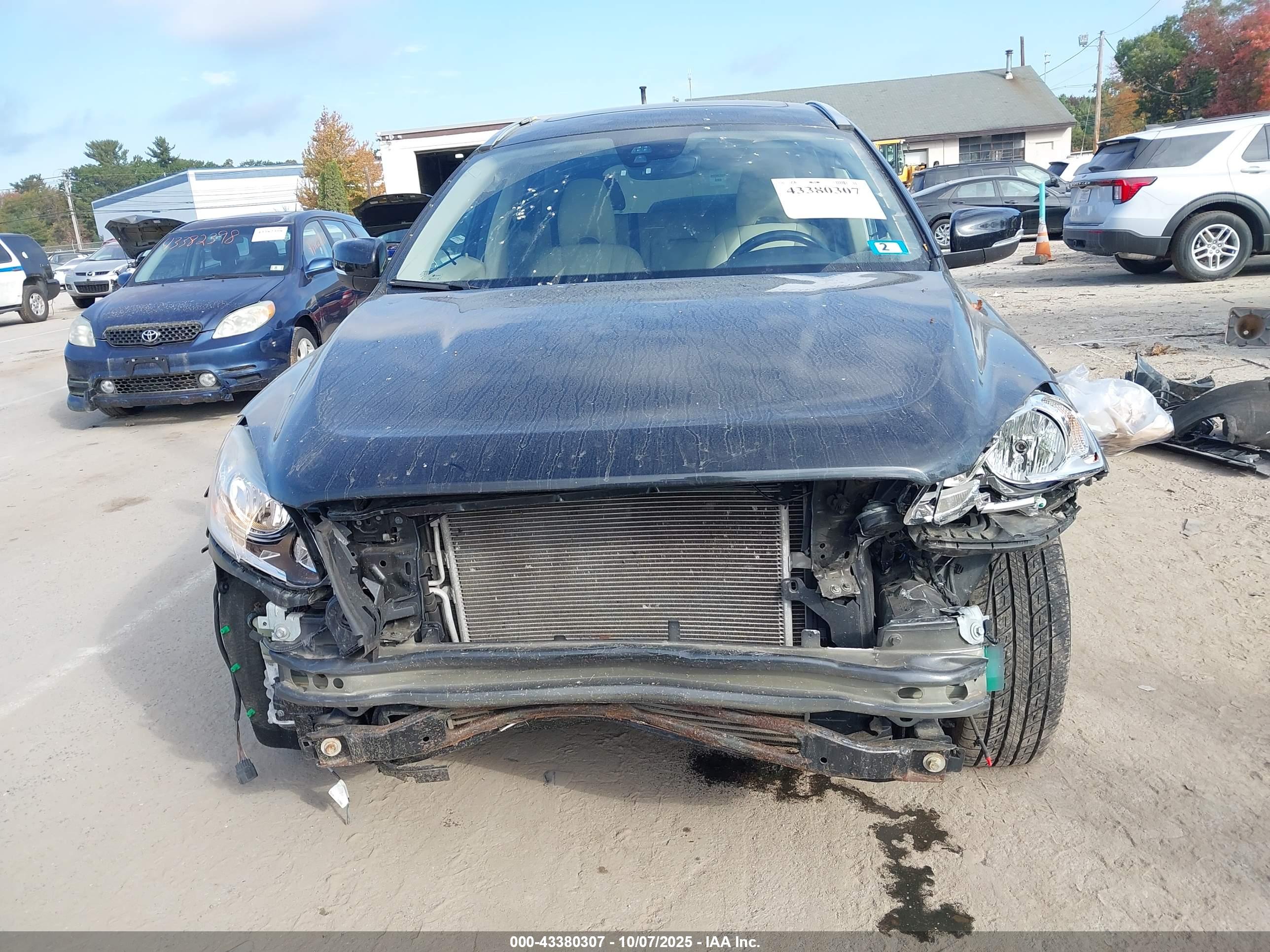 VOLVO XC60 image 6