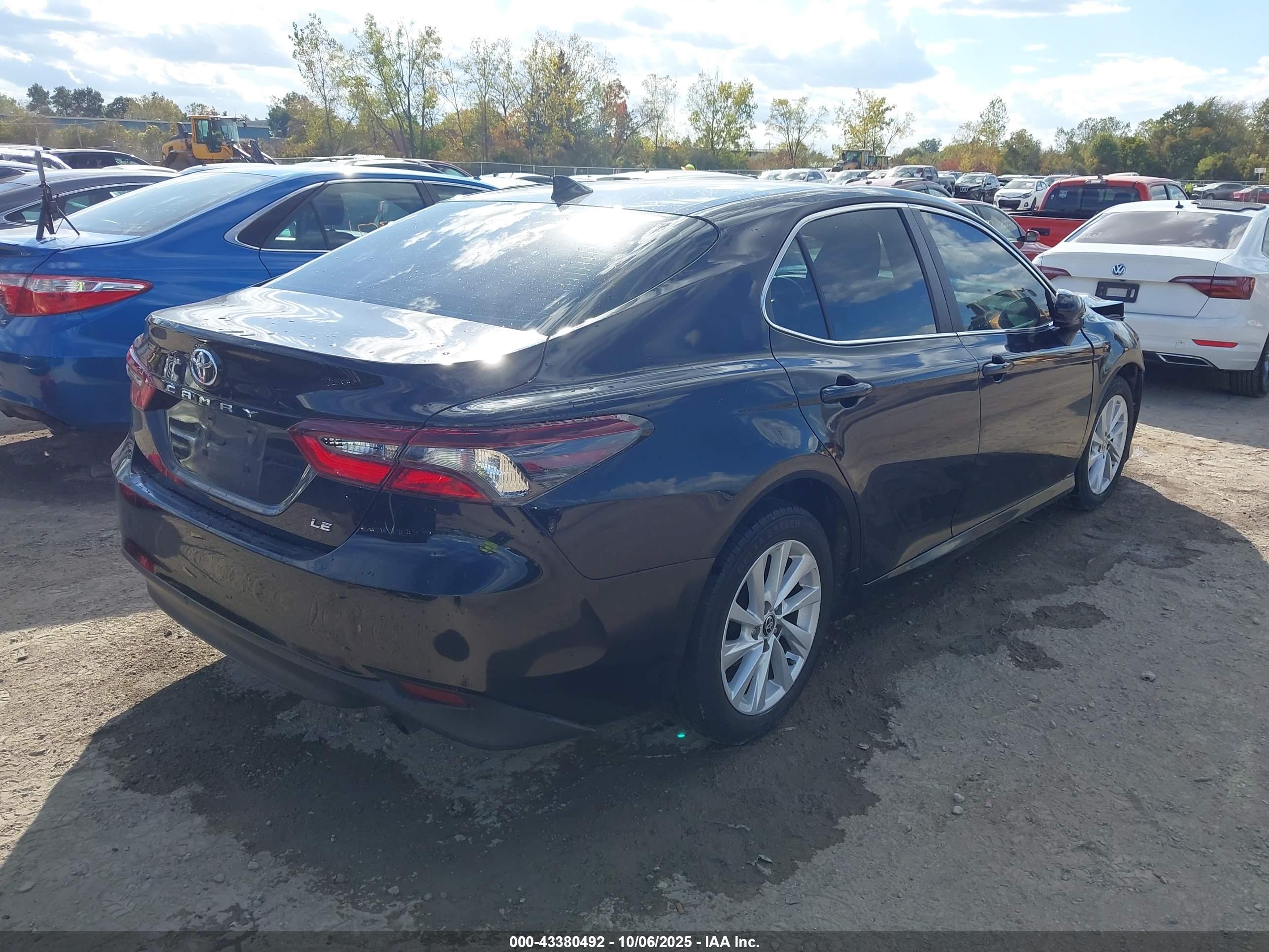 TOYOTA CAMRY image 4