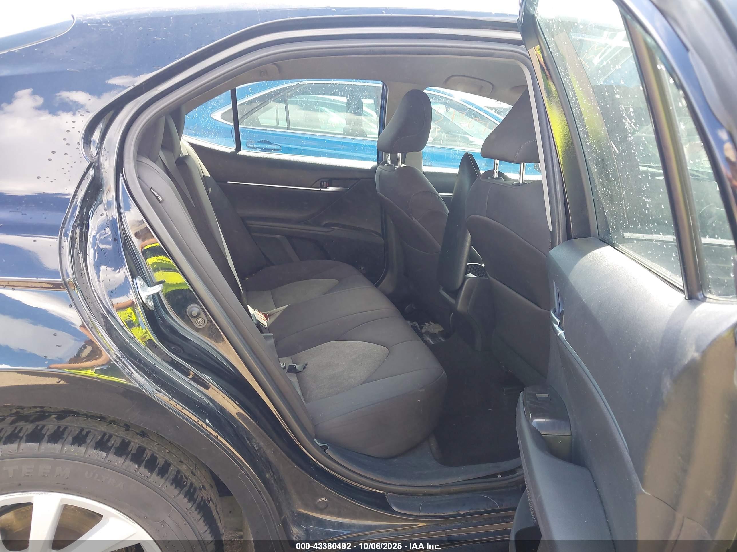 TOYOTA CAMRY image 8