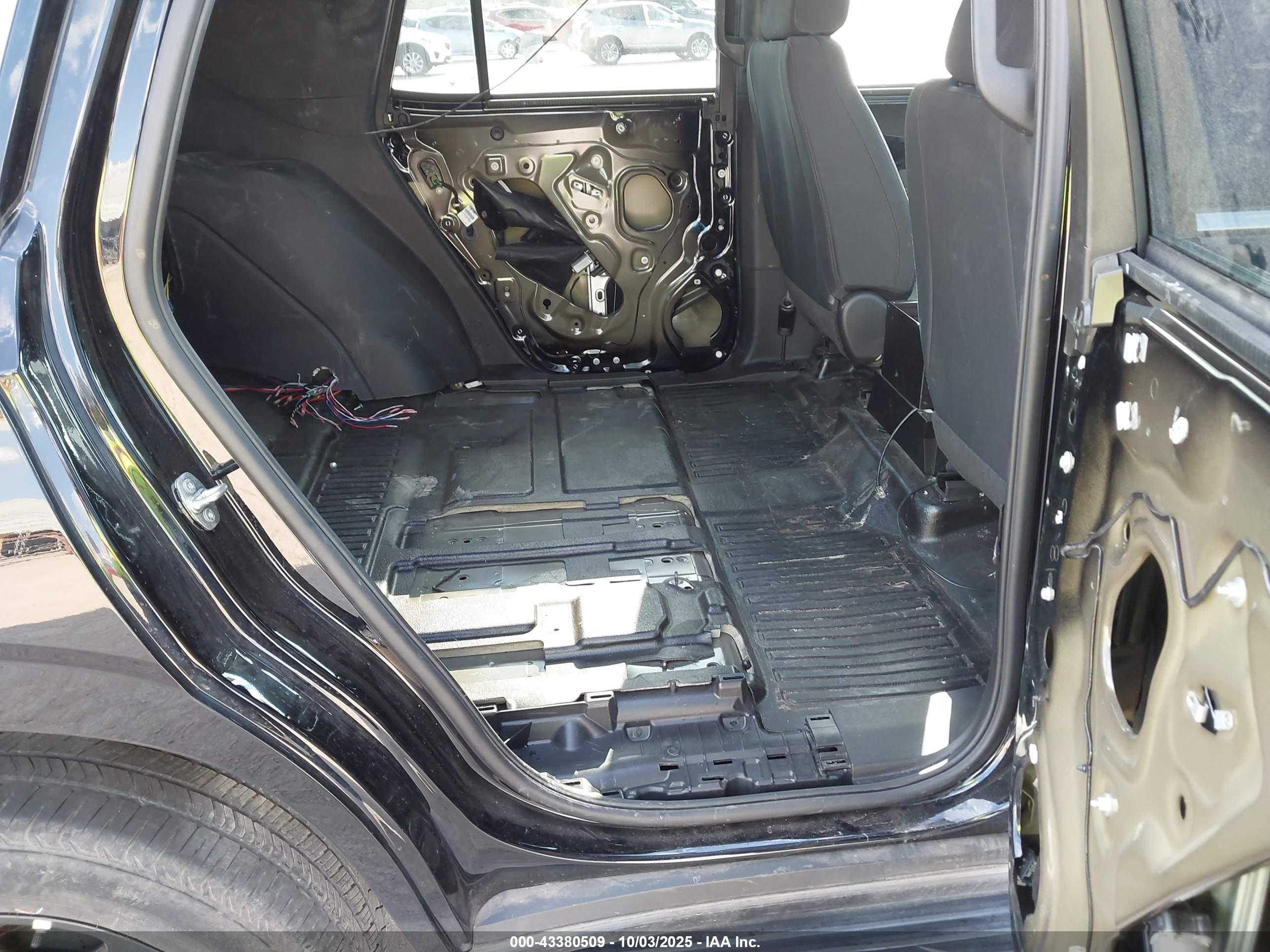 CHEVROLET TAHOE image 8