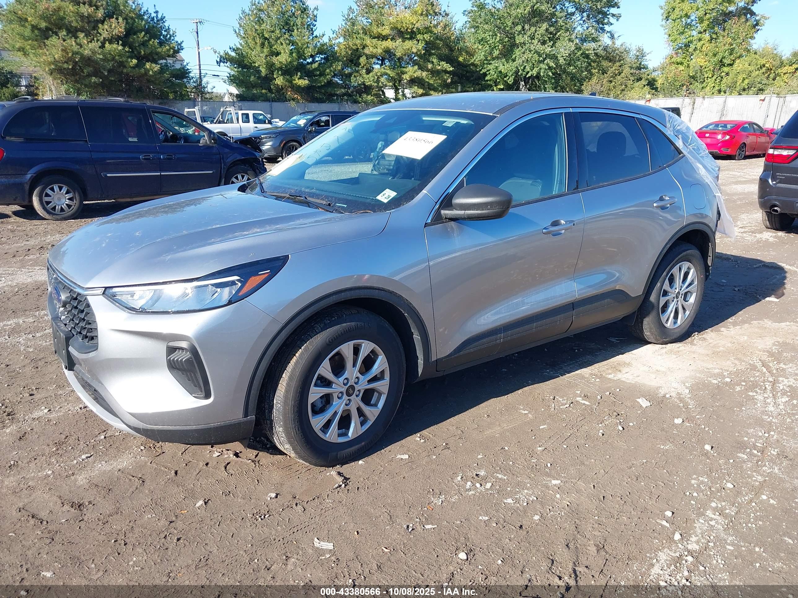FORD ESCAPE image 2