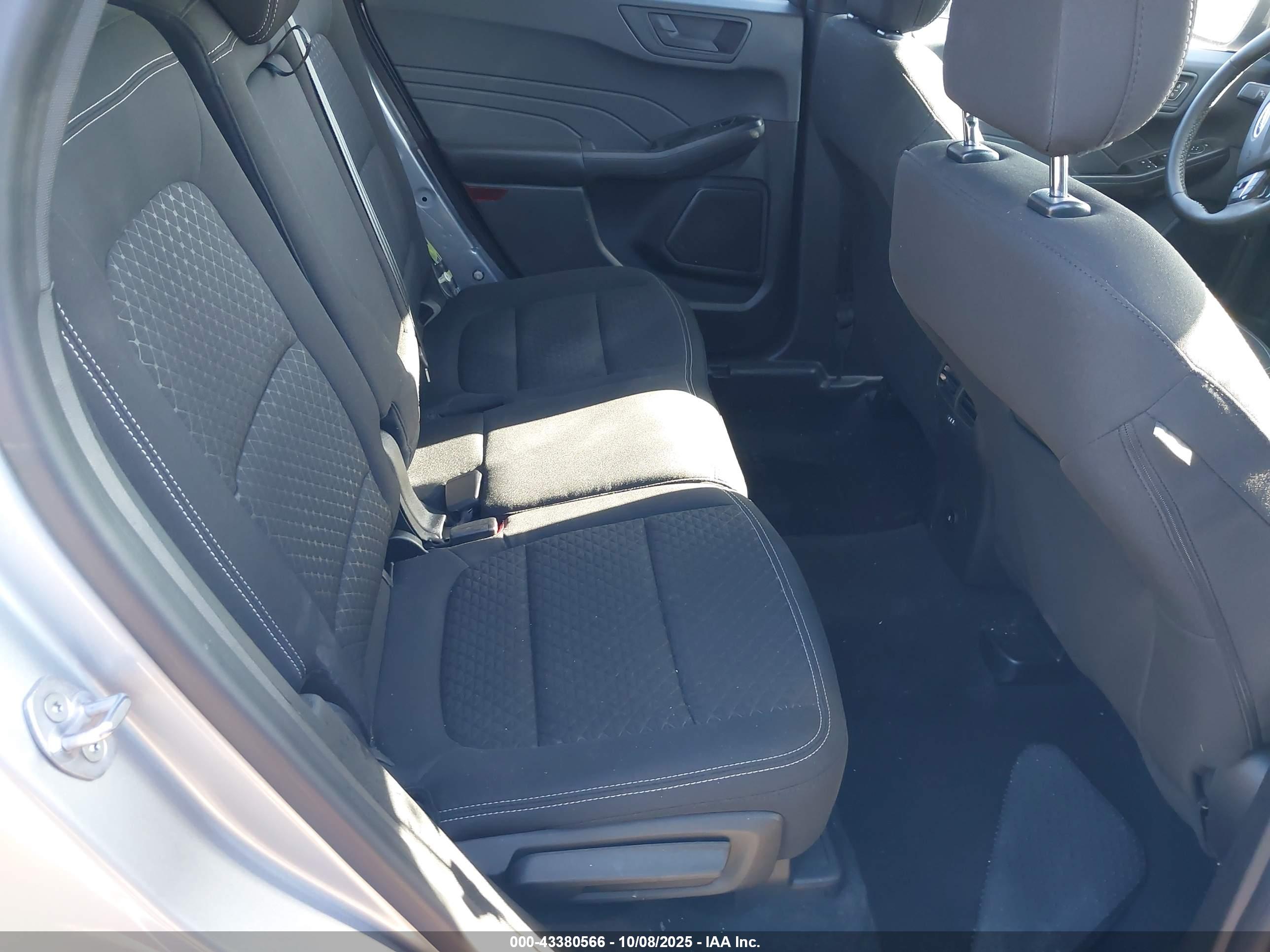 FORD ESCAPE image 8