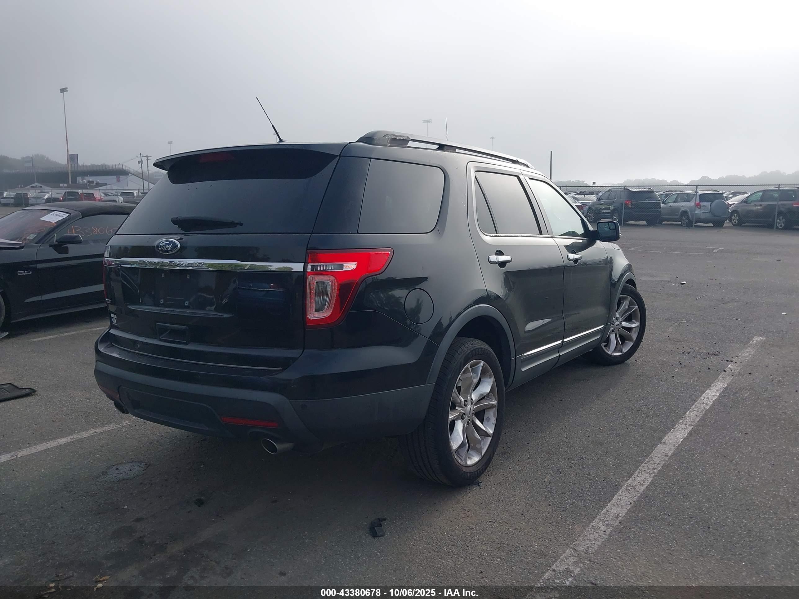 FORD EXPLORER image 4