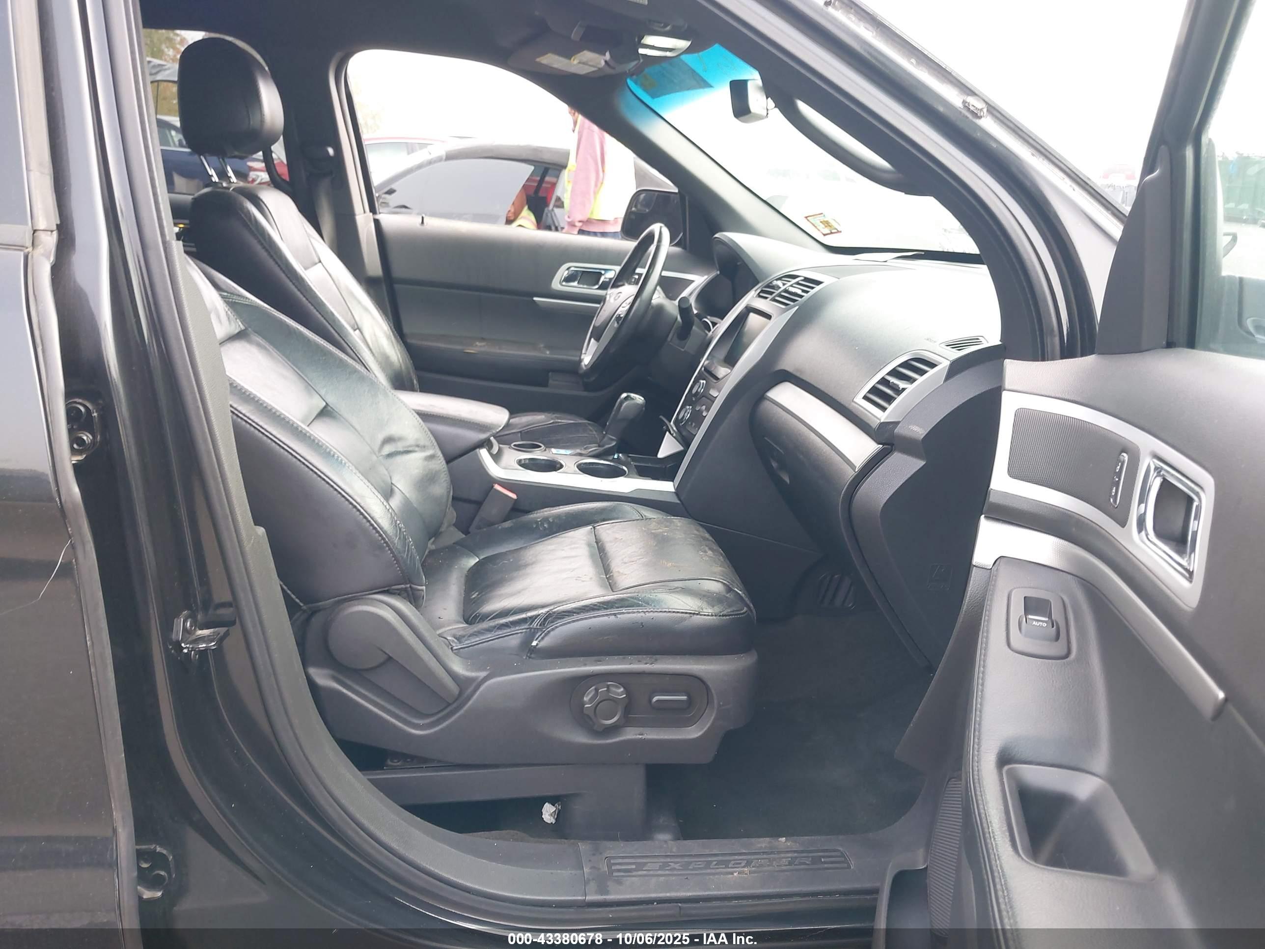 FORD EXPLORER image 5