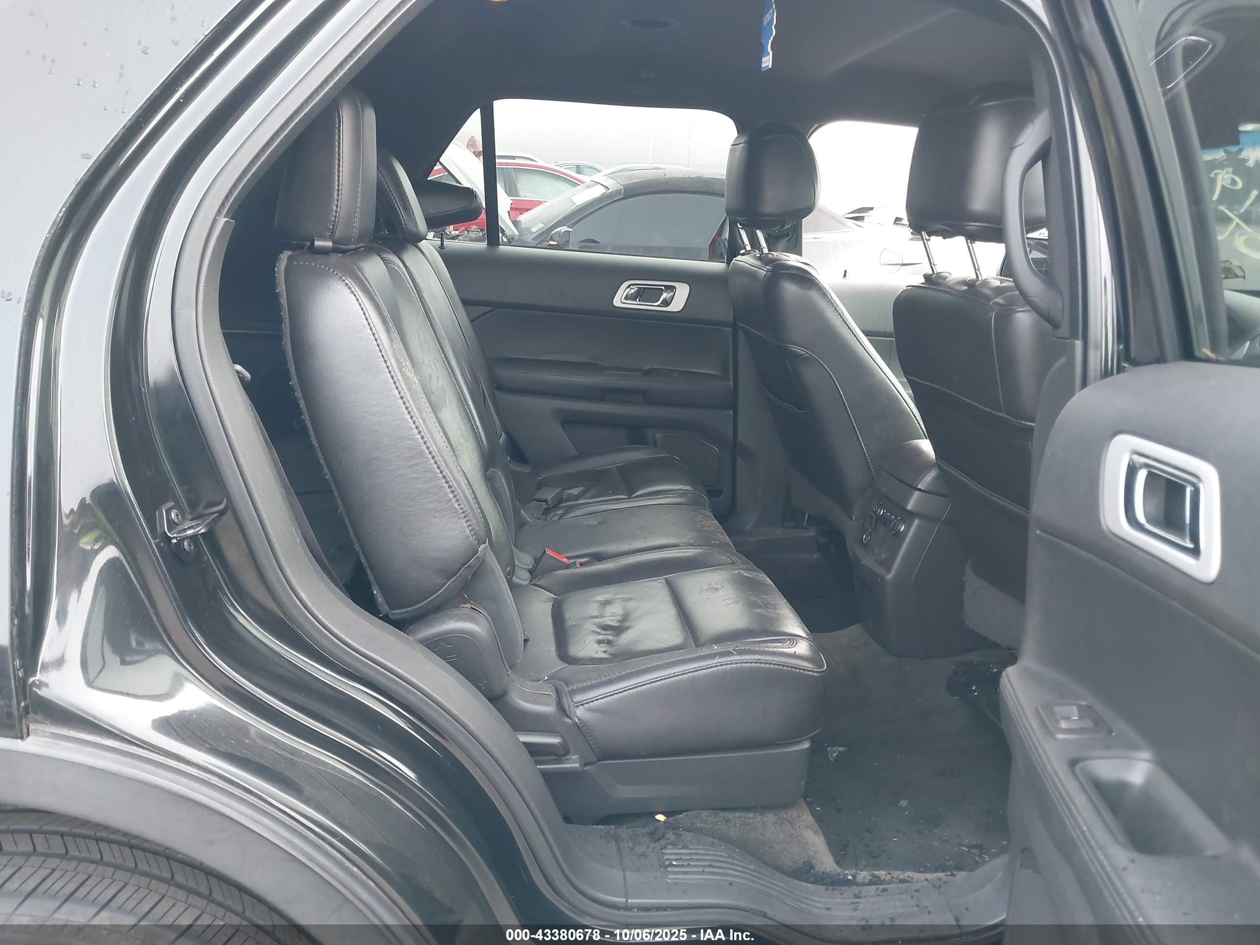 FORD EXPLORER image 8