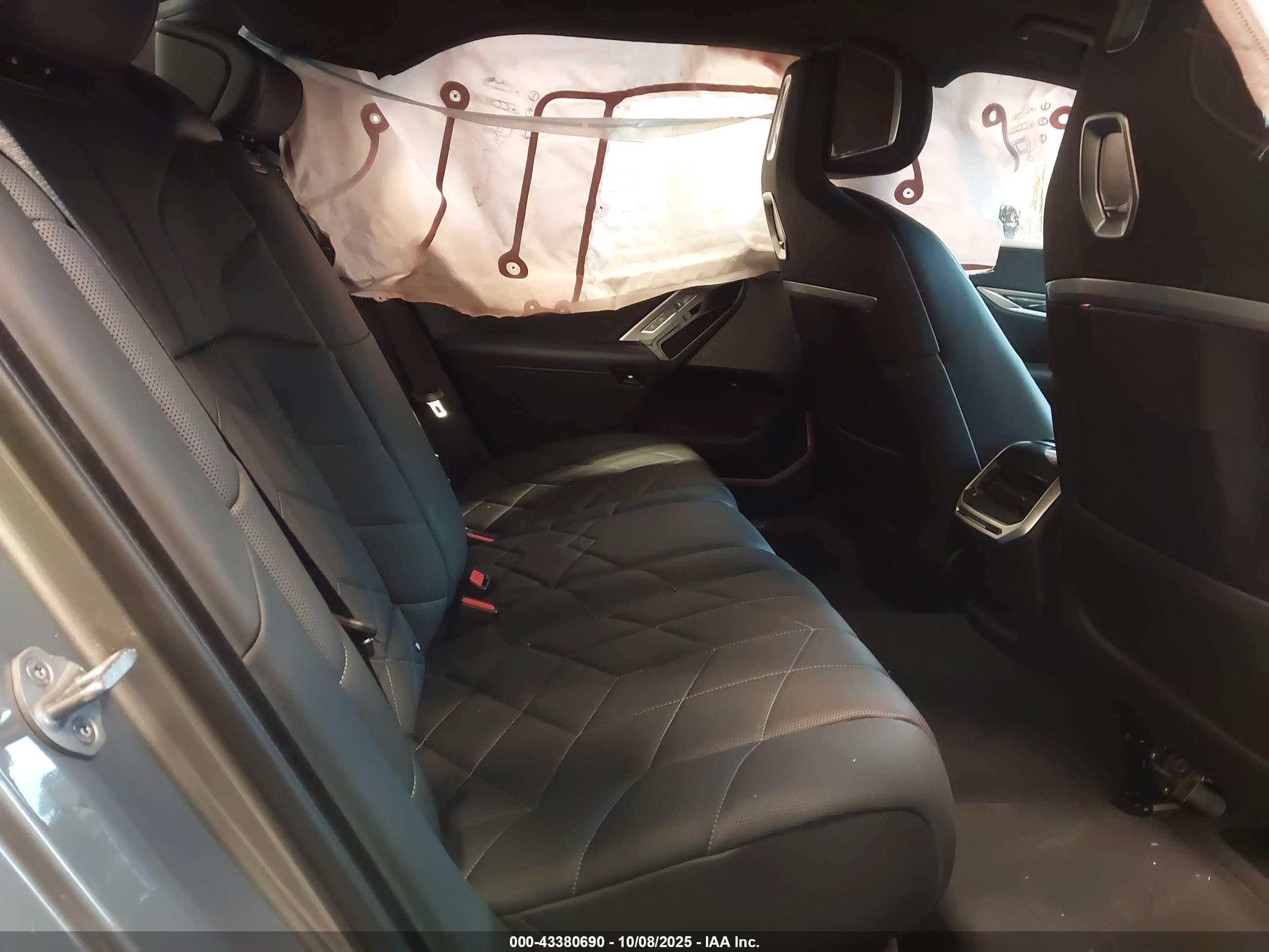 BMW I7 image 8