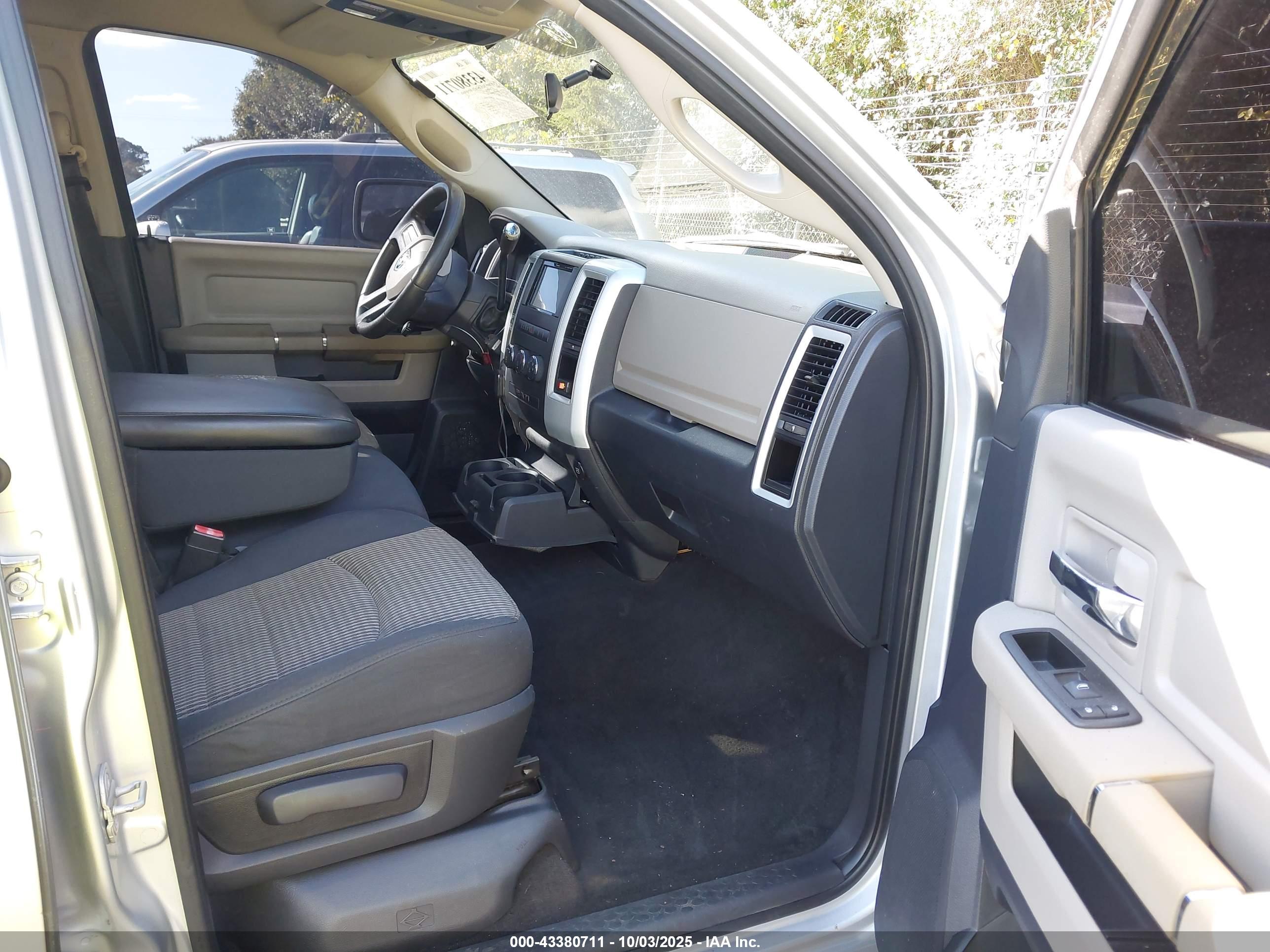 DODGE RAM image 5