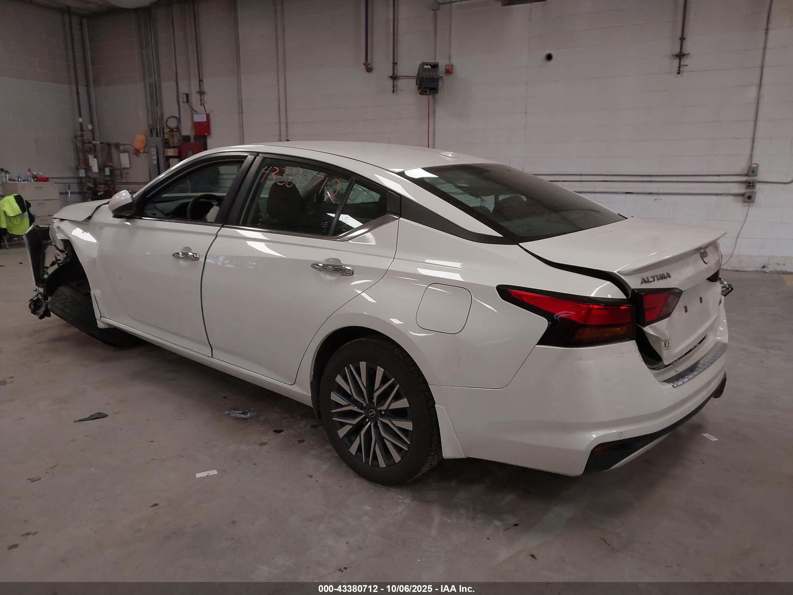 NISSAN ALTIMA image 3