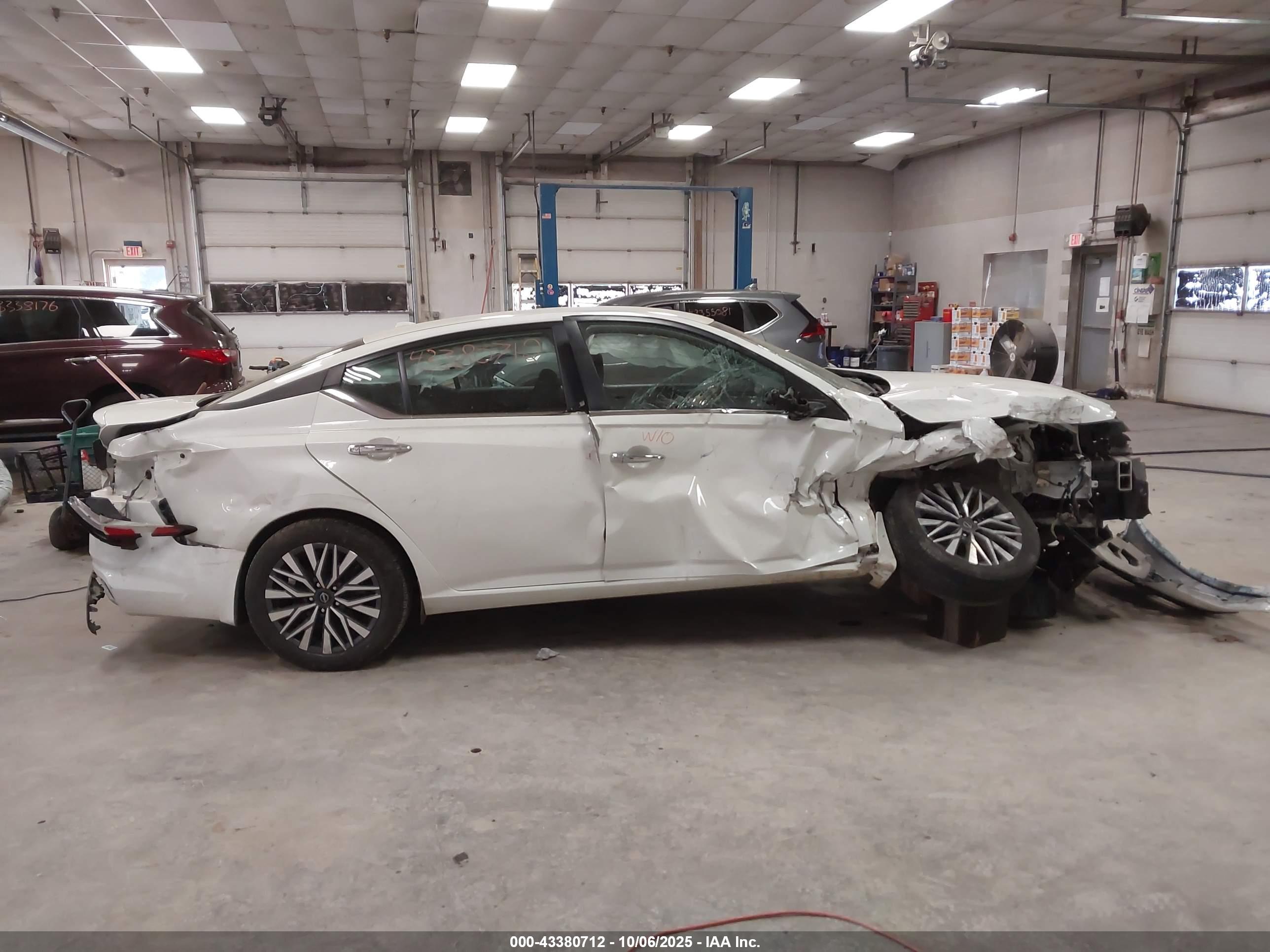 NISSAN ALTIMA image 6