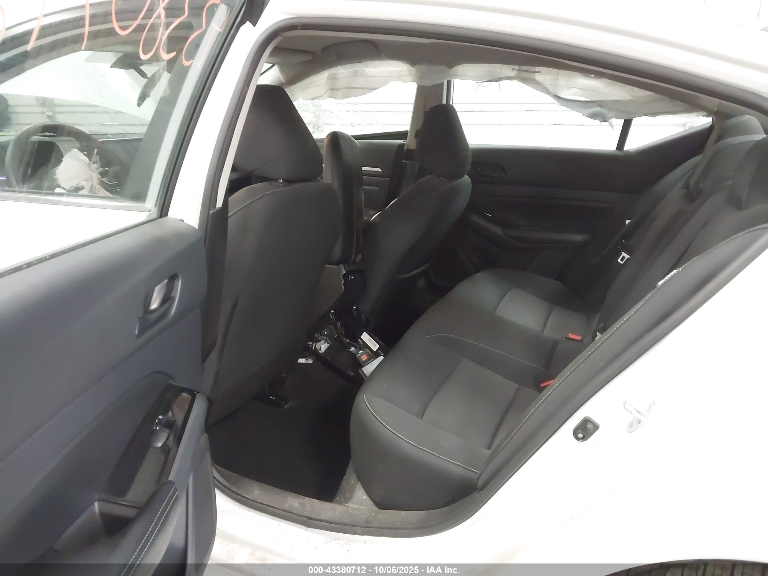 NISSAN ALTIMA image 8