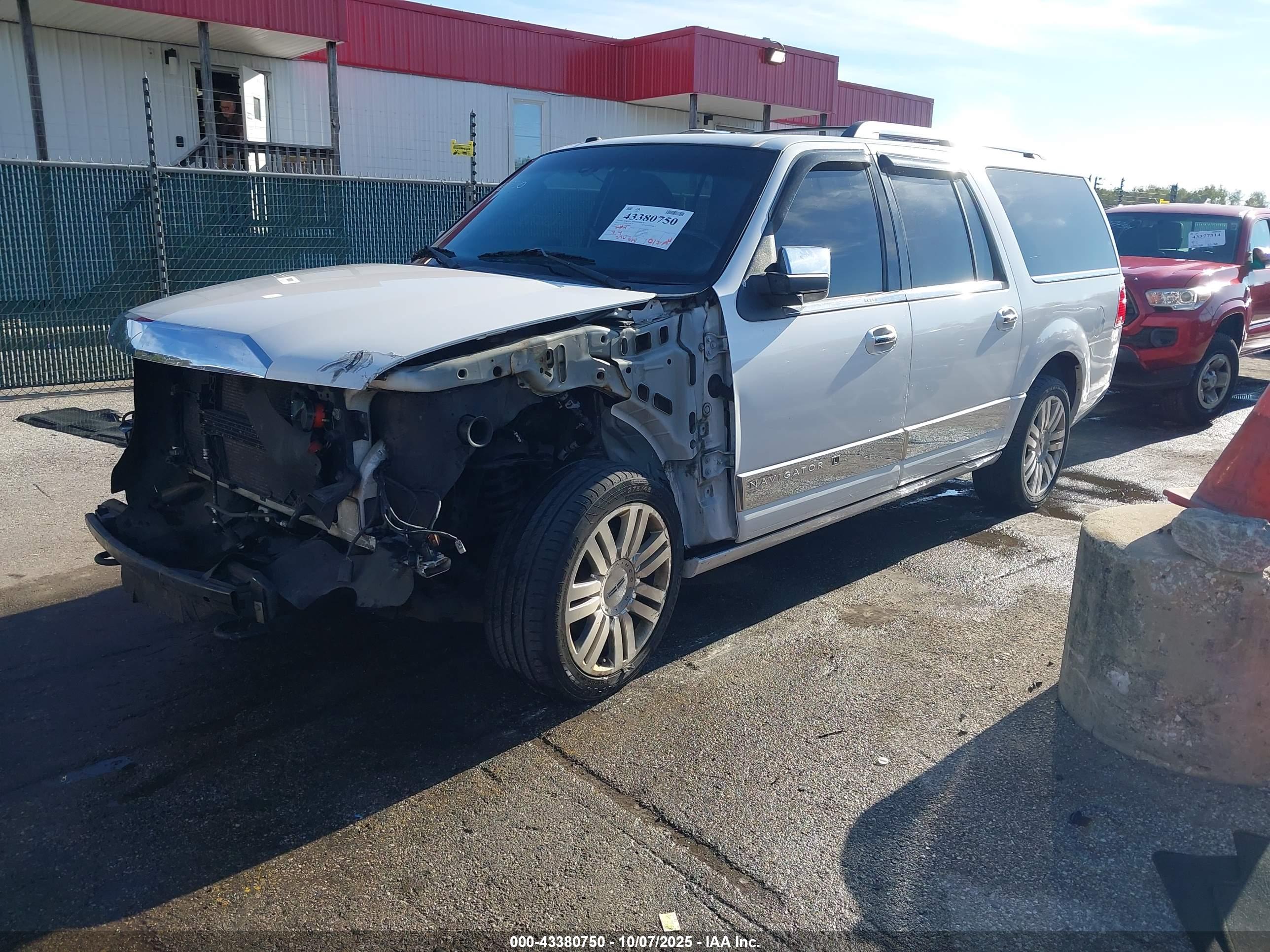 LINCOLN NAVIGATOR image 2