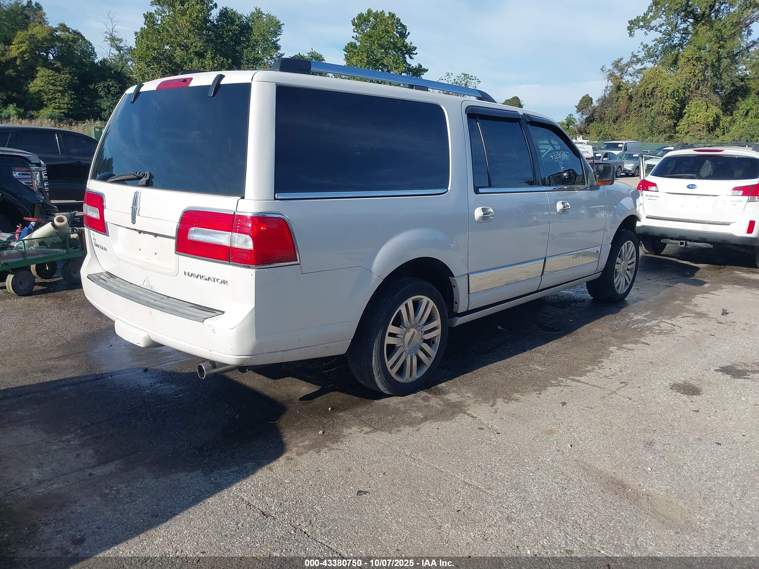 LINCOLN NAVIGATOR image 4