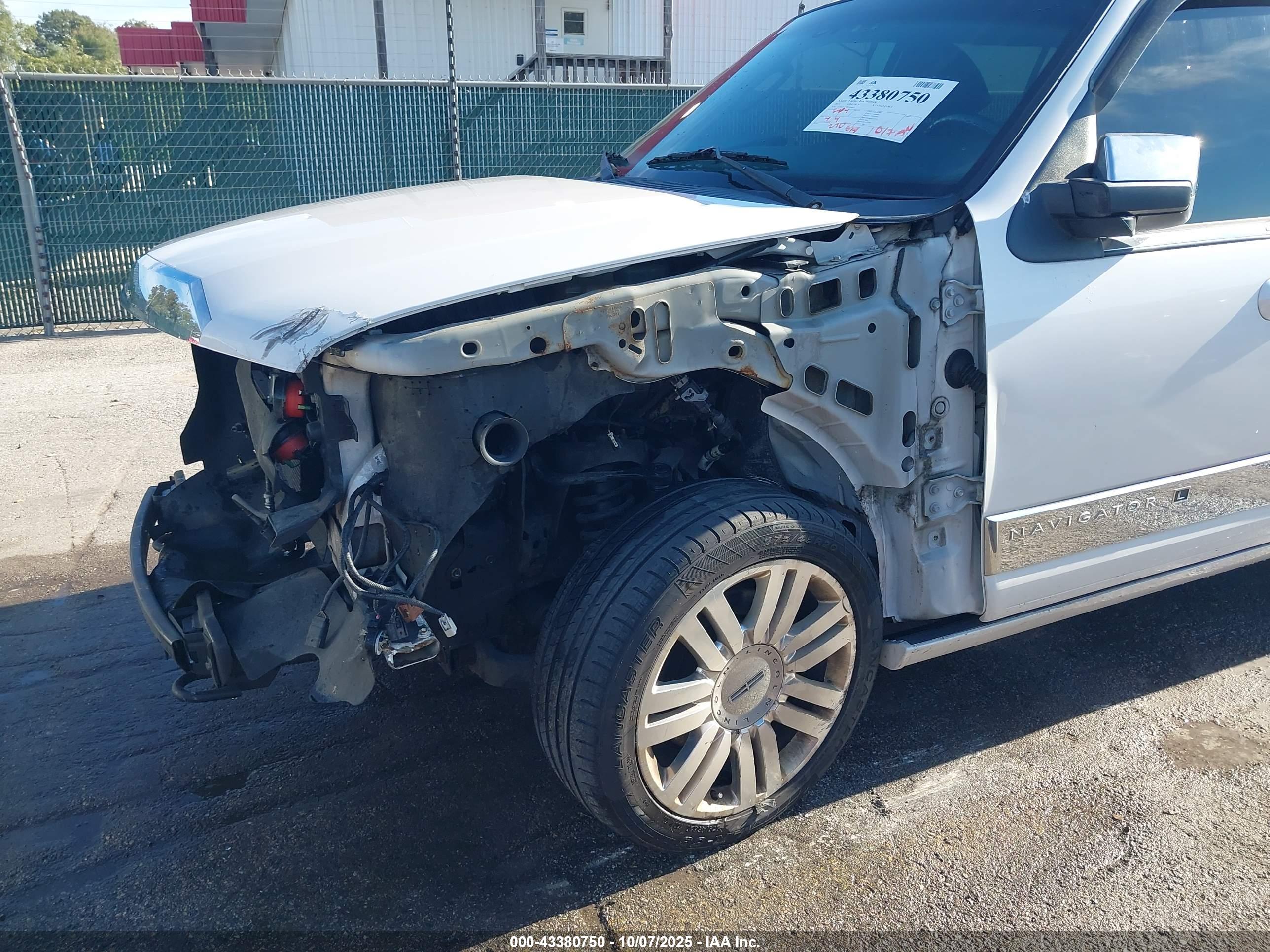 LINCOLN NAVIGATOR image 6