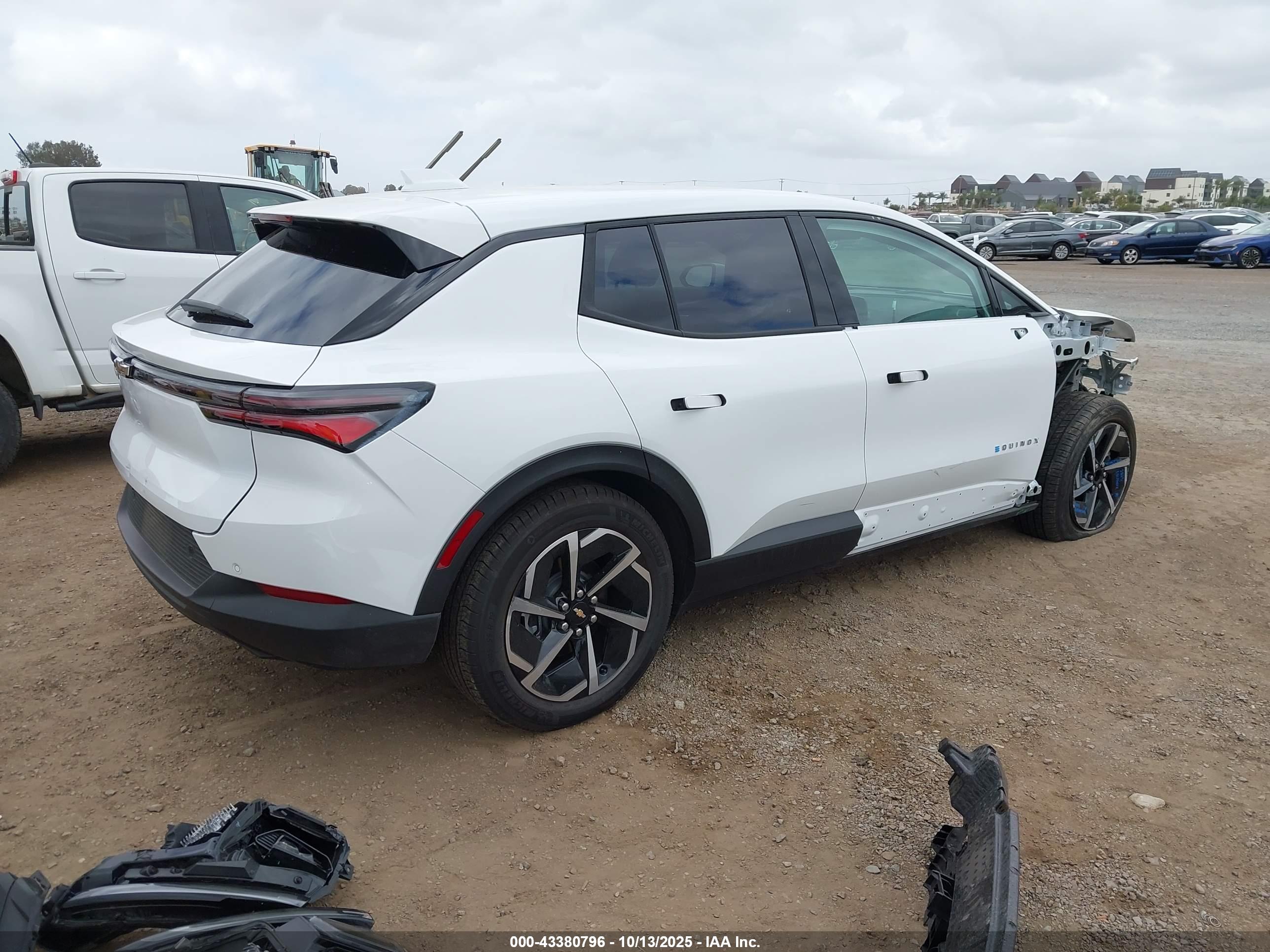 CHEVROLET EQUINOX image 4