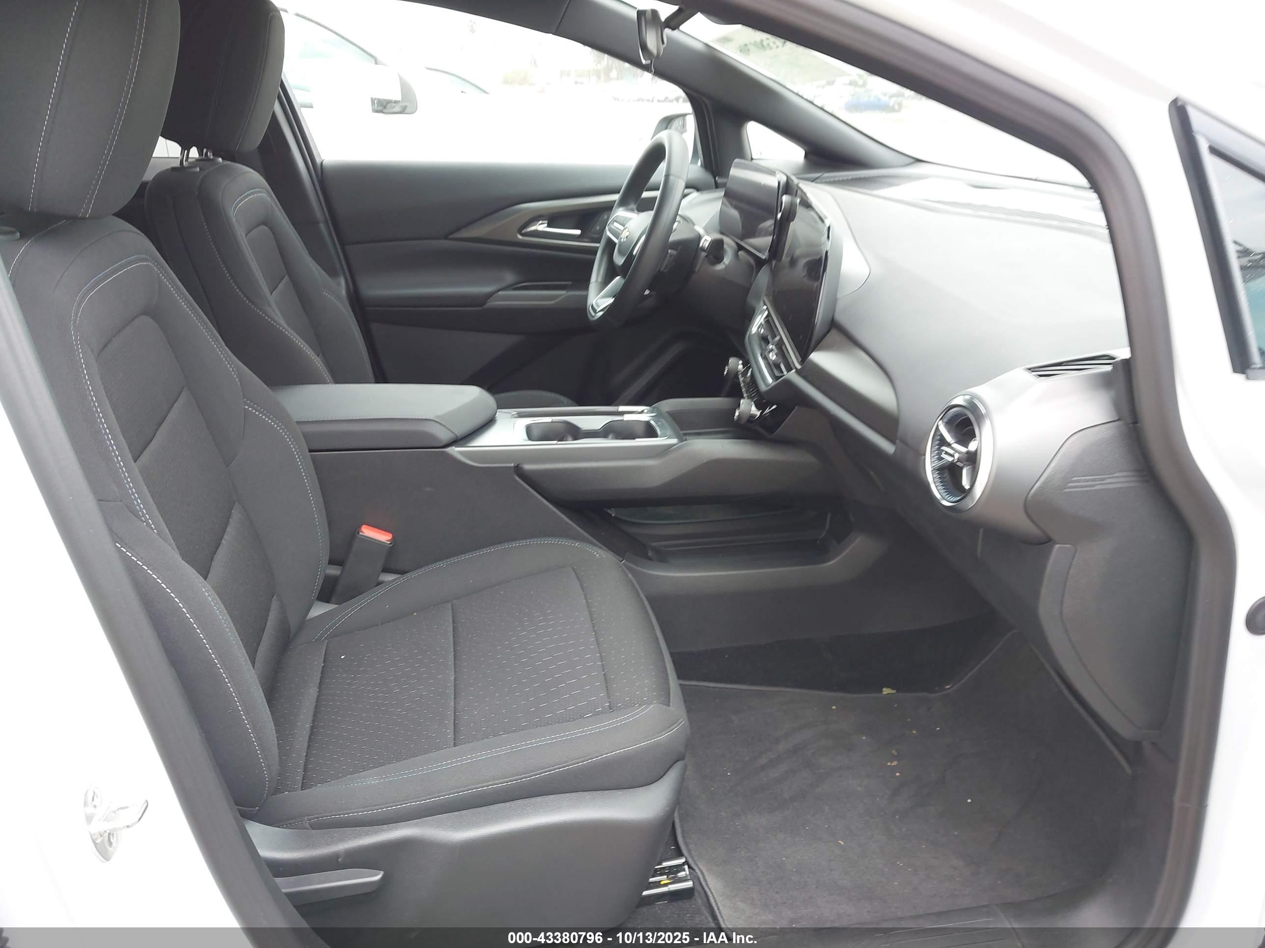 CHEVROLET EQUINOX image 5