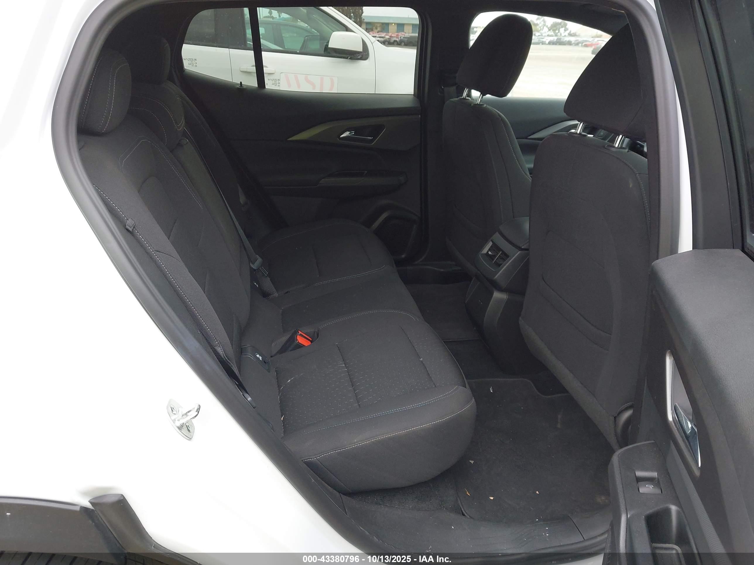 CHEVROLET EQUINOX image 8