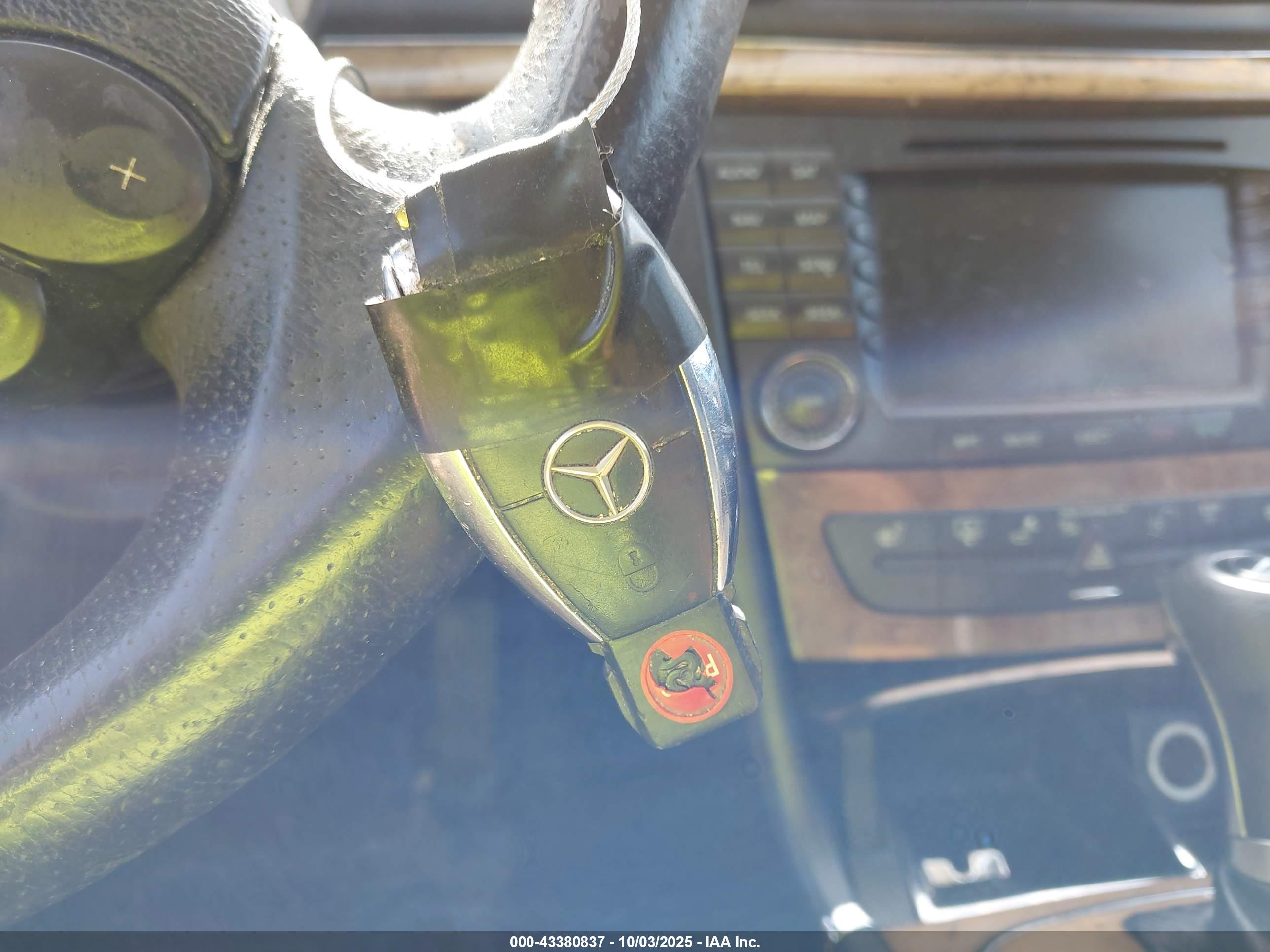MERCEDES-BENZ E image 11