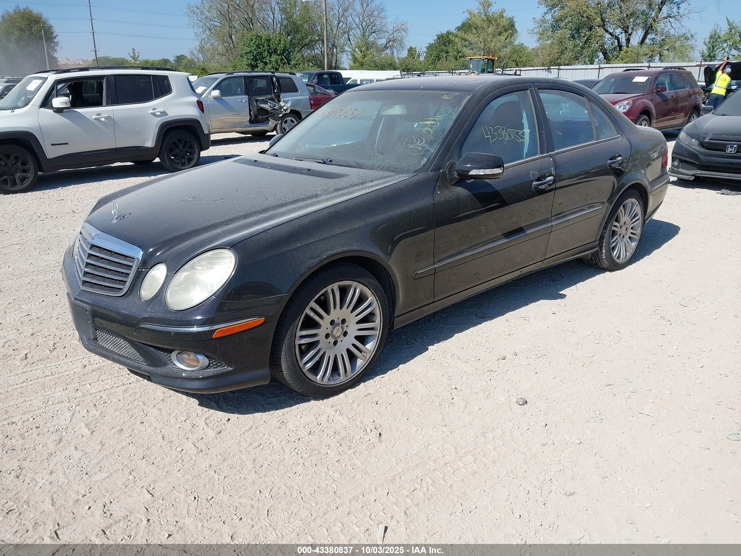 MERCEDES-BENZ E image 2